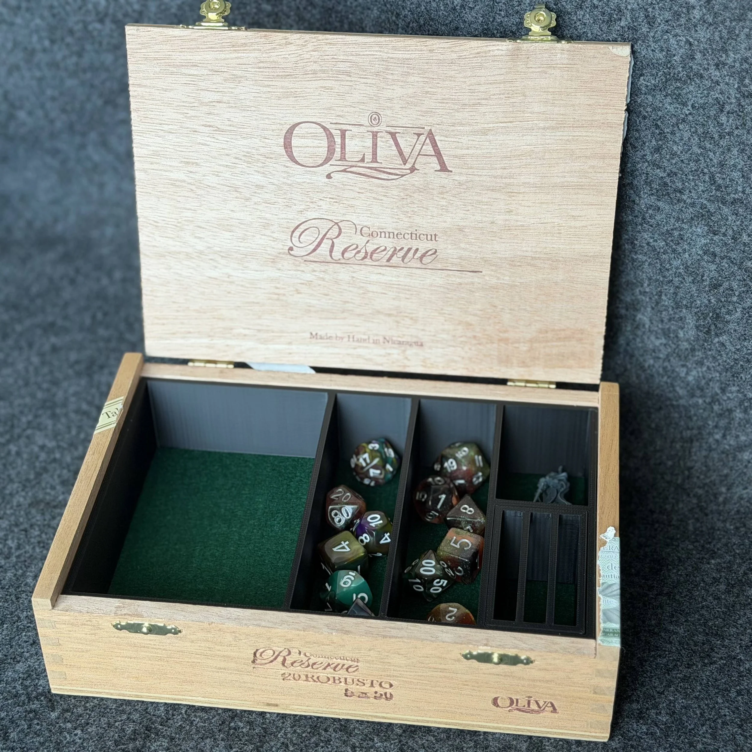 The Consul - Oliva Connecticut Reserve Cigar Box Dice Tray