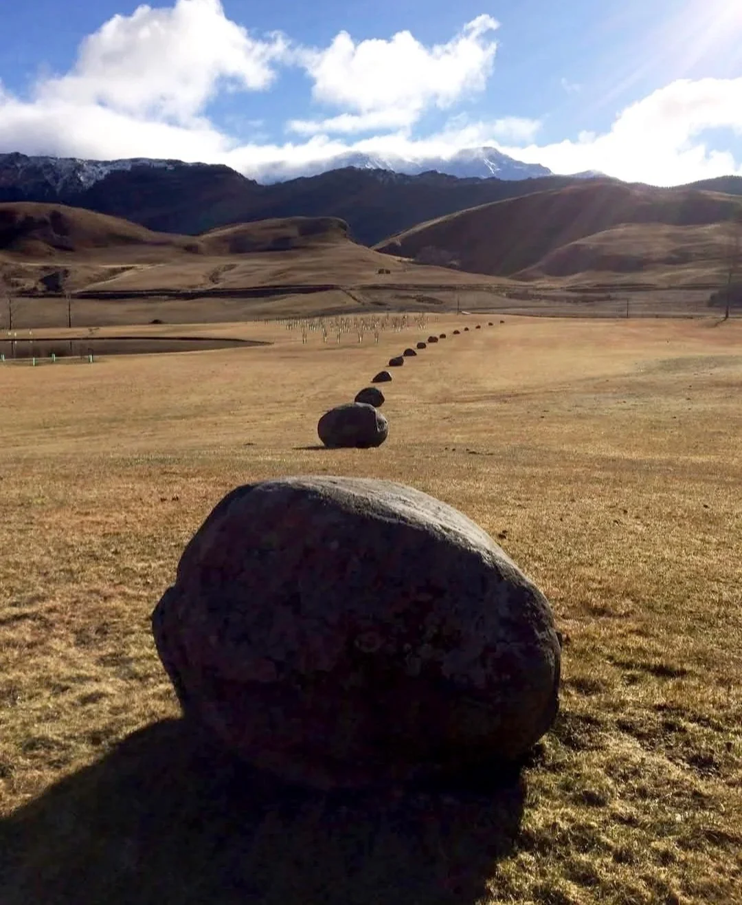  Throwing Stones  | Sandstone
 2015 | Variable sizes, placed over 150m