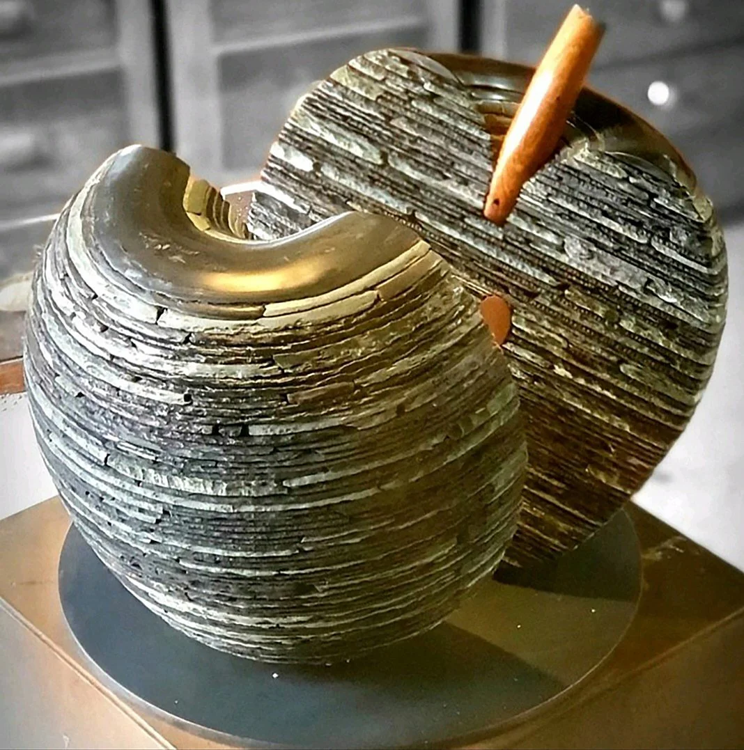  Split Apple  | 2012
Welsh Slate | 500×500mm