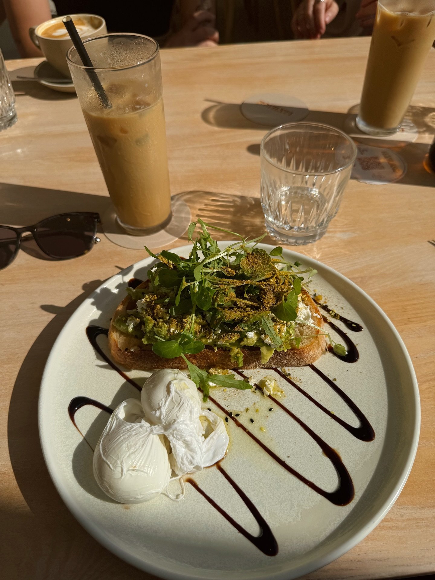 Welcome! We&rsquo;re two foodies eating our way across Brissie + the Sunny Coast 🌯 

Here are a few of our recent favourite eats to kick things off! 

1 - Avocado crush from @dunebypavilion 
2 - Birria tacos from @lamanotacos courtesy of @nightfeast