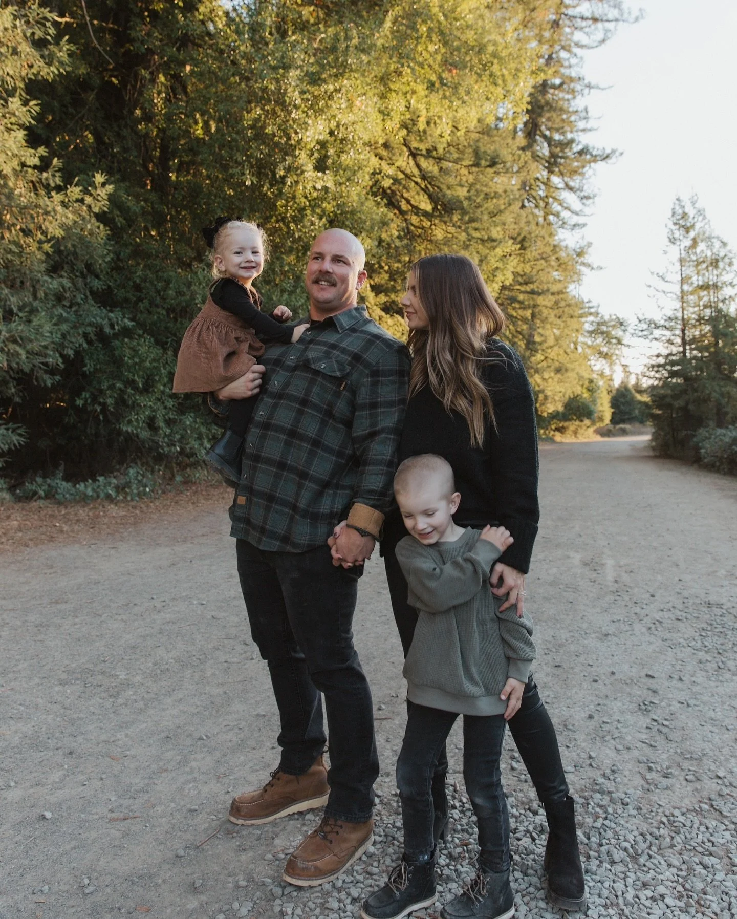 Perfect fall day capturing the Badger fam 🍂 

#sonomacountyphotographer