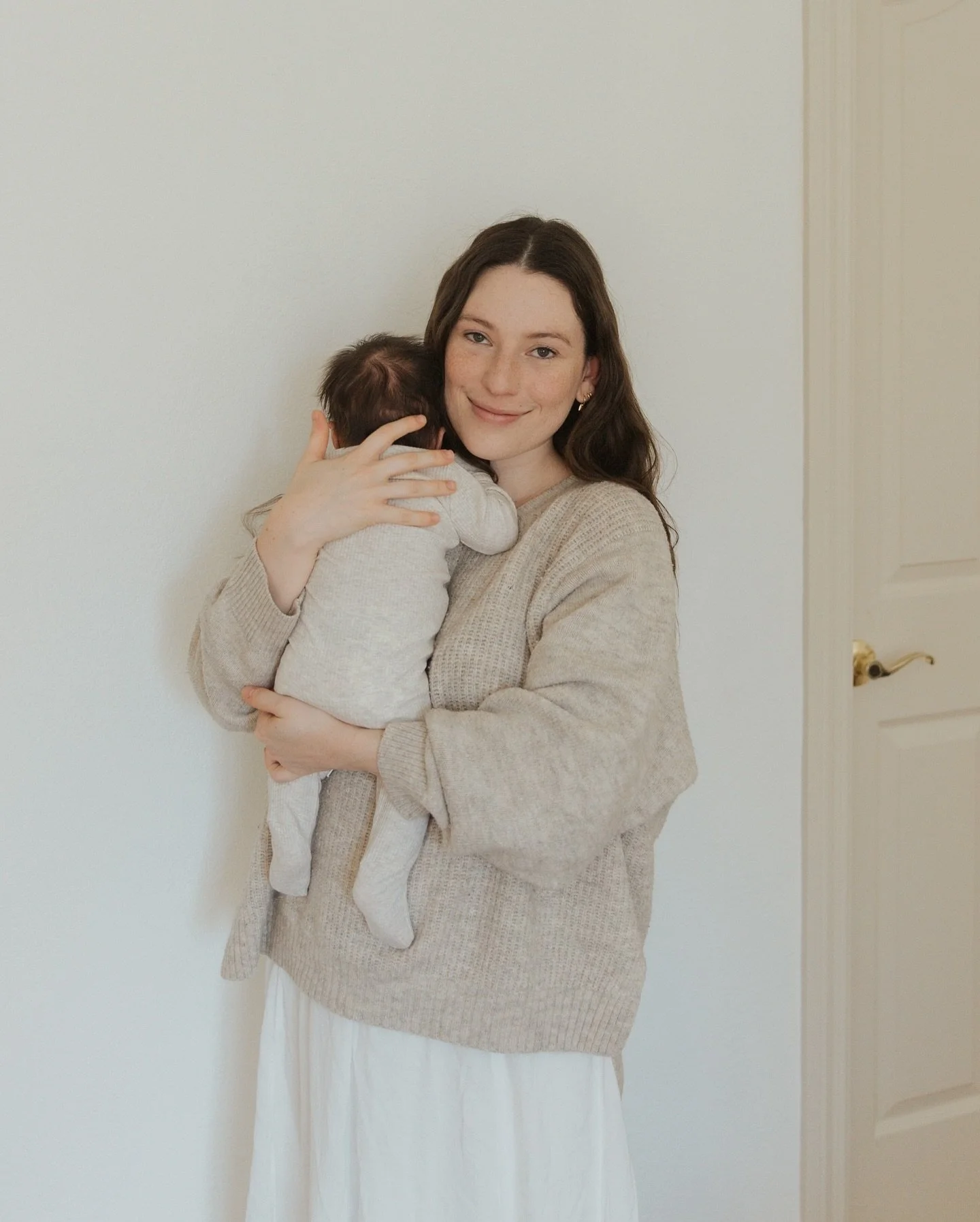 Lifestyle newborn sesh with @emmabpartovi and @nima_partovi 🤎