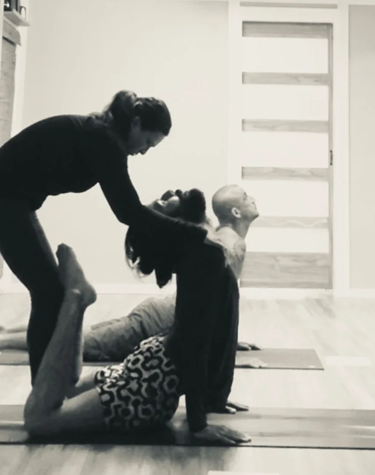 Christina Martini assisting Caio Amaral in Rajakapotasana Ashtanga Yoga Advanced posture