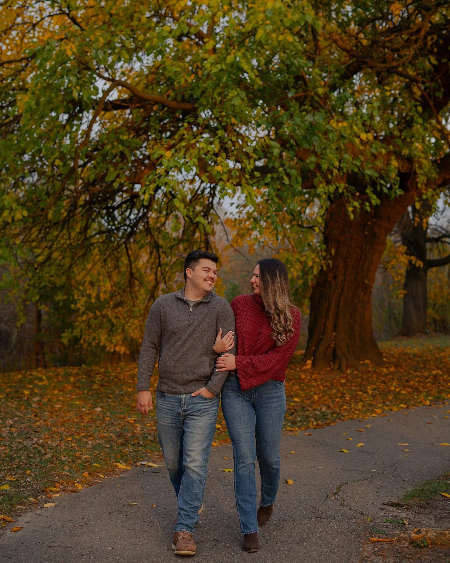 Who else is sick of the snow and wishes we still had colors like this? 🙋🏼&zwj;♀️