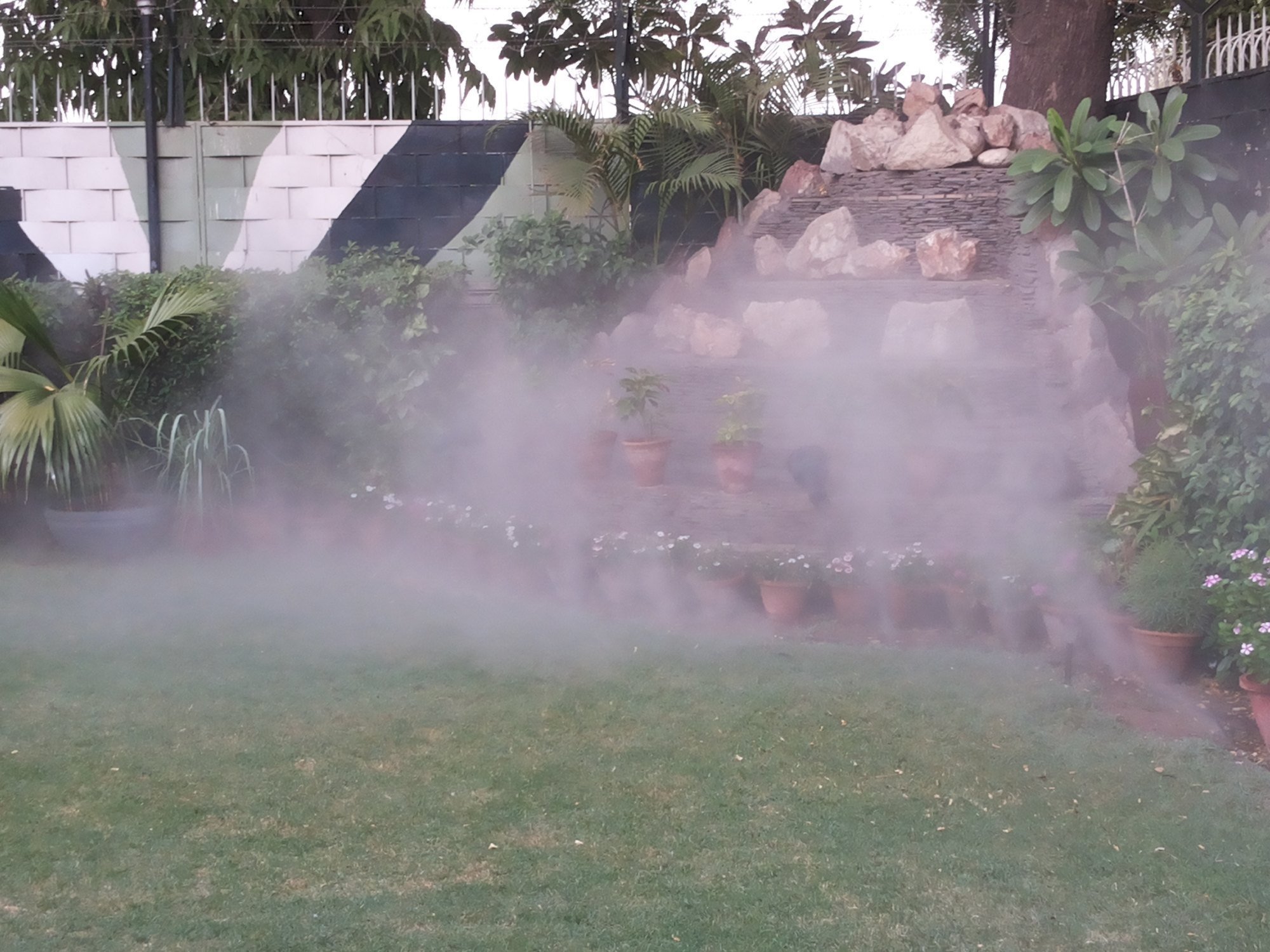 outdoor-cooling-misting-system.jpeg