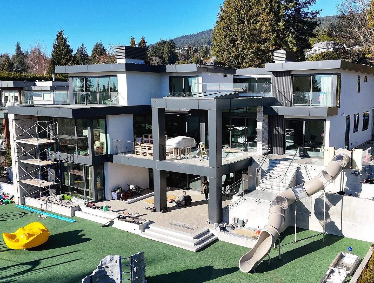 #EagleViewGlass #EagleViewInstallations #Install #notyourtypicalbuildingexperience
#windows #doors #glass #glazin #residentialglass #highendhomes #windowideas #glassreplacement #homedesign #architecture #construction #design #homeimprovement #modern 