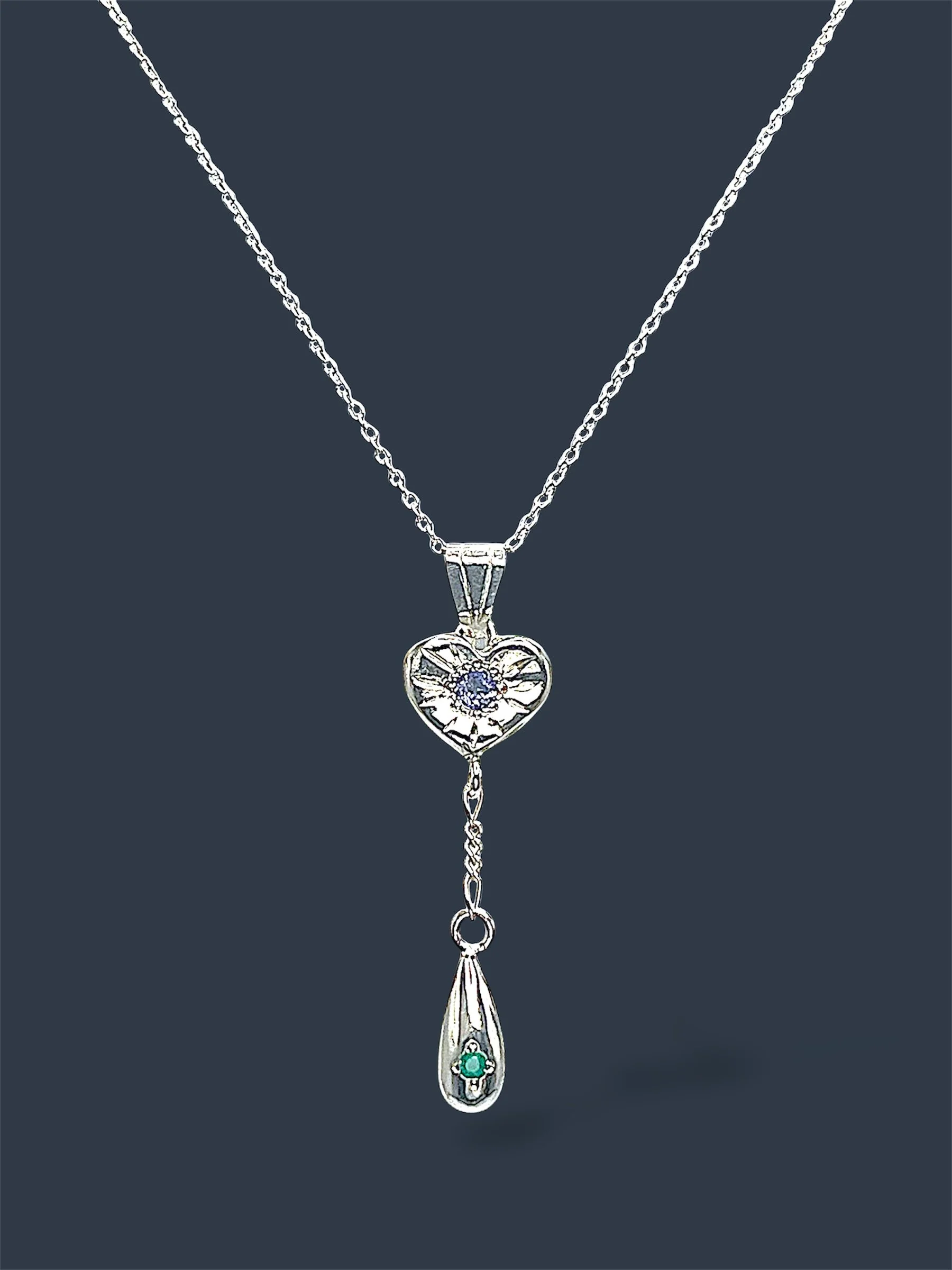silver-heart-tanzinite-green-agate-pendant-background.JPG