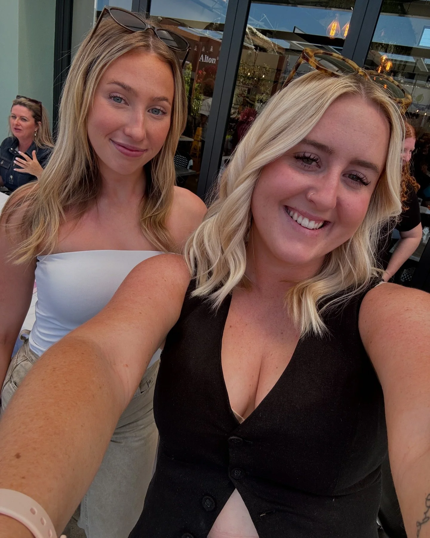 Weekly dump 🥹

❤️&zwj;🔥&nbsp;Spent the morning together at a networking event
❤️&zwj;🔥&nbsp;Saw some of our favourite clients @organisedchaos.bydanni @breasteez 
❤️&zwj;🔥&nbsp;Piper spent the weekend at the beach &amp; exploring the markets
❤️&zw