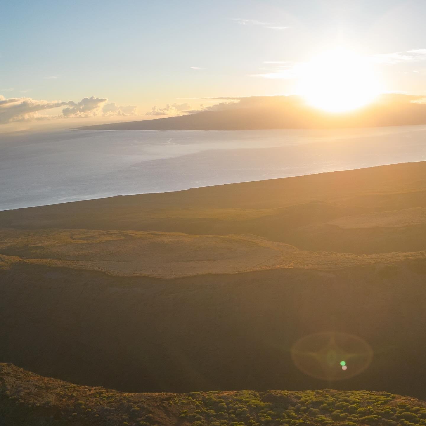 Front row seat to a New Day.
.
.
.
.
.
.
.
.
.
.
.
.
.
.
#yourshotphotographer #hawaii #lanai #nature #naturephotography #landscapephotography #breathtaking #aloha #sunrise #panorama #panoramic #dji #natgeo #maui