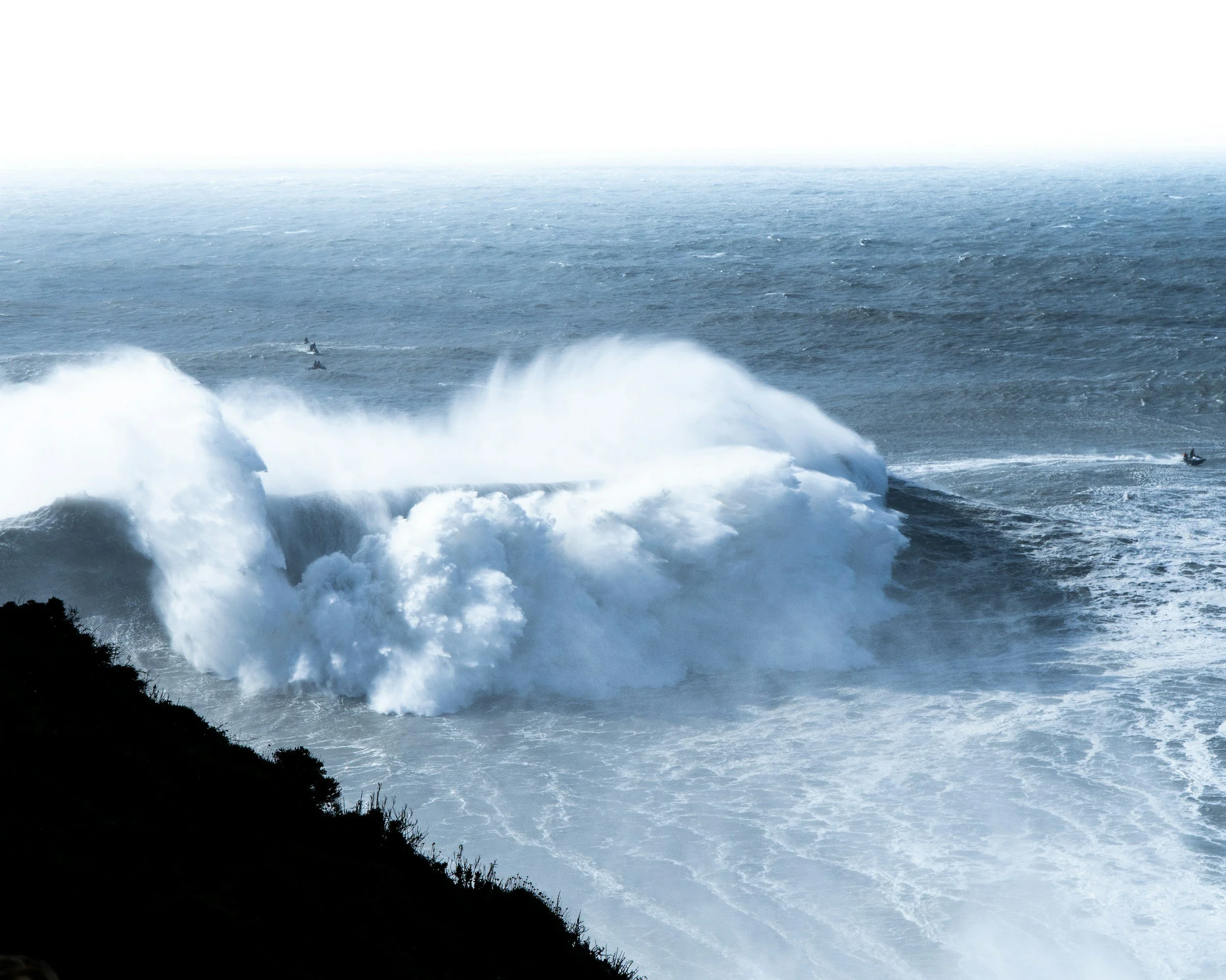 Nazaré Big Waves Explained: Why the Biggest Waves in the World Break Here