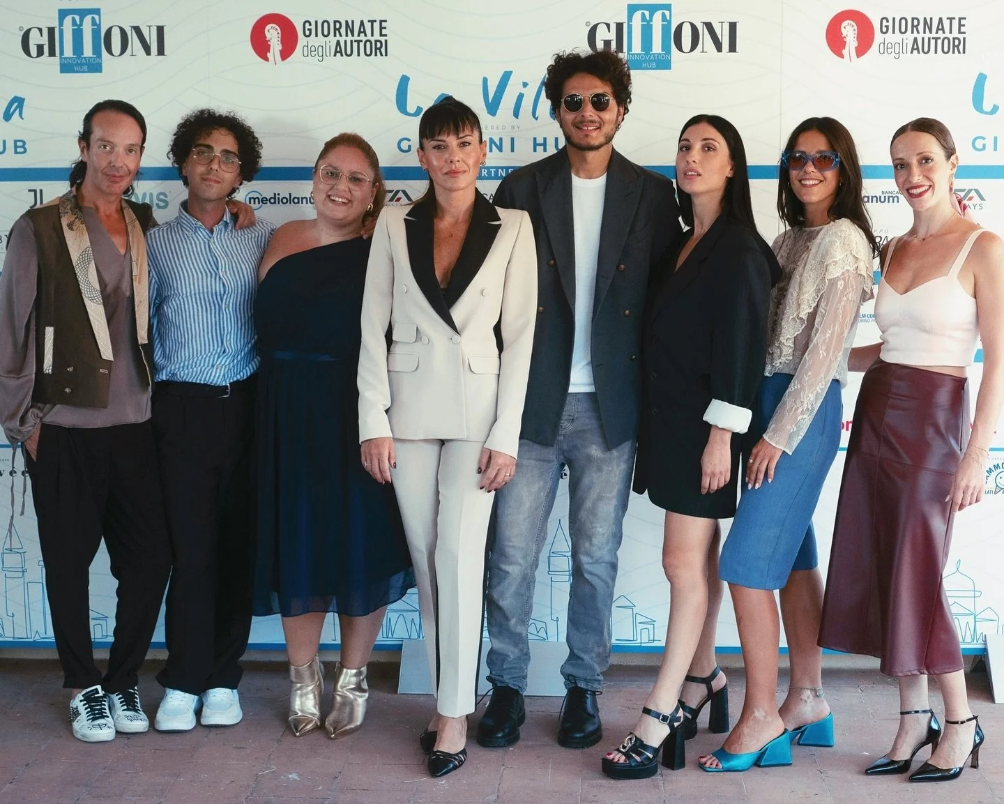 Dire che &egrave; stato un successo sarebbe riduttivo. Il cast di &ldquo;Sette Settimane&rdquo; ed il regista @conoscoalverde dalla conferenza stampa all&rsquo;iconico red carpet della @mostradelcinemaveneziaofficial ✨ 
Ecco a voi la nostra giornata 