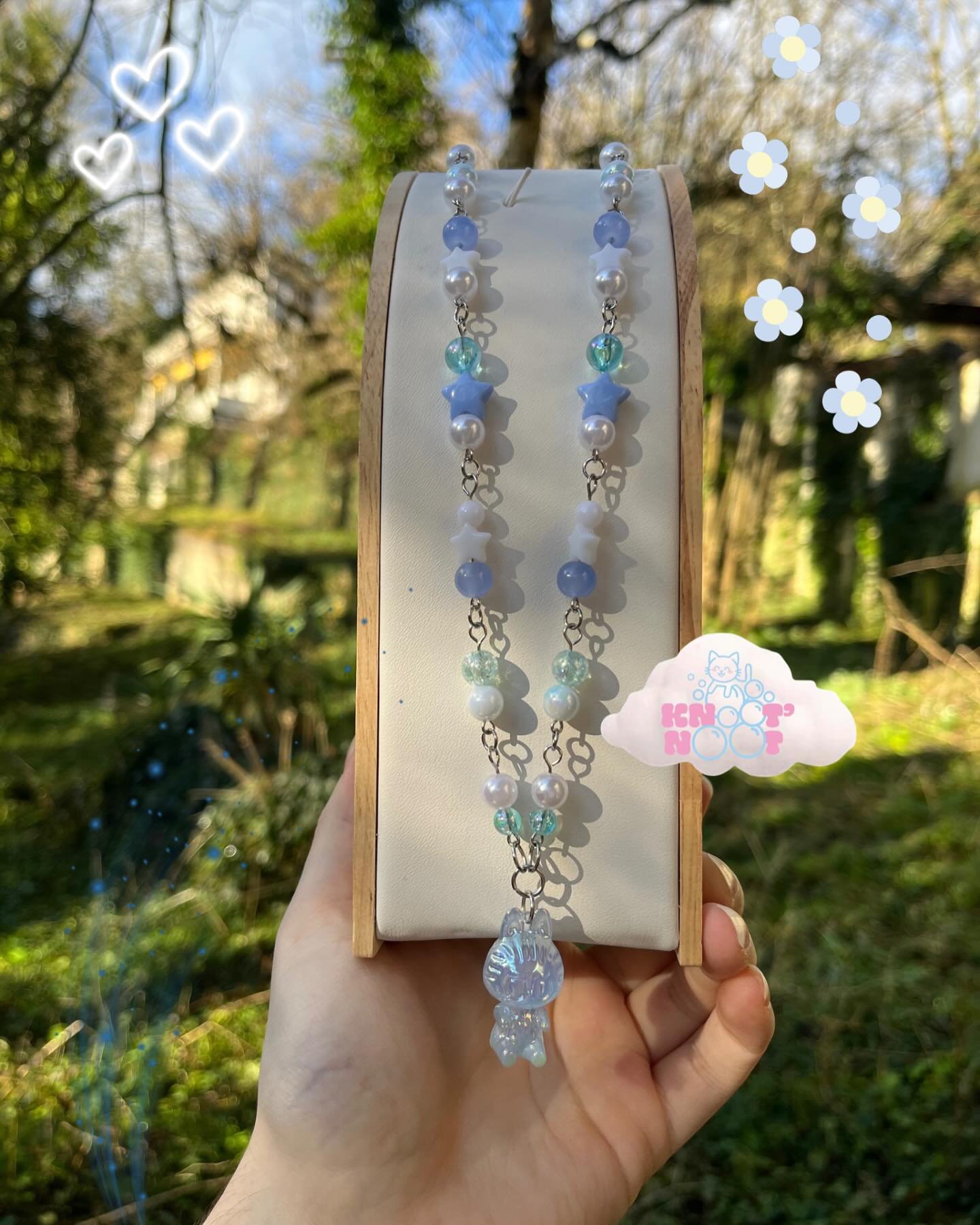 🫧 We were able to create a through a customized commission &laquo;&nbsp;Coquette Idol&nbsp;&raquo; necklace with an all blue theme 

Featuring a little Labubu 🩵
You loved the hearts version, but would a Collection with this type of pendant interest