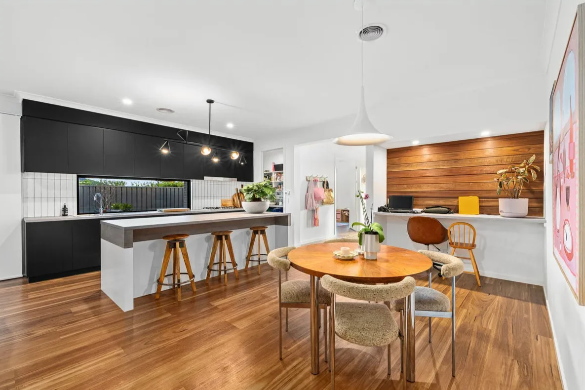 Tambo+295+dining+kitchen.png
