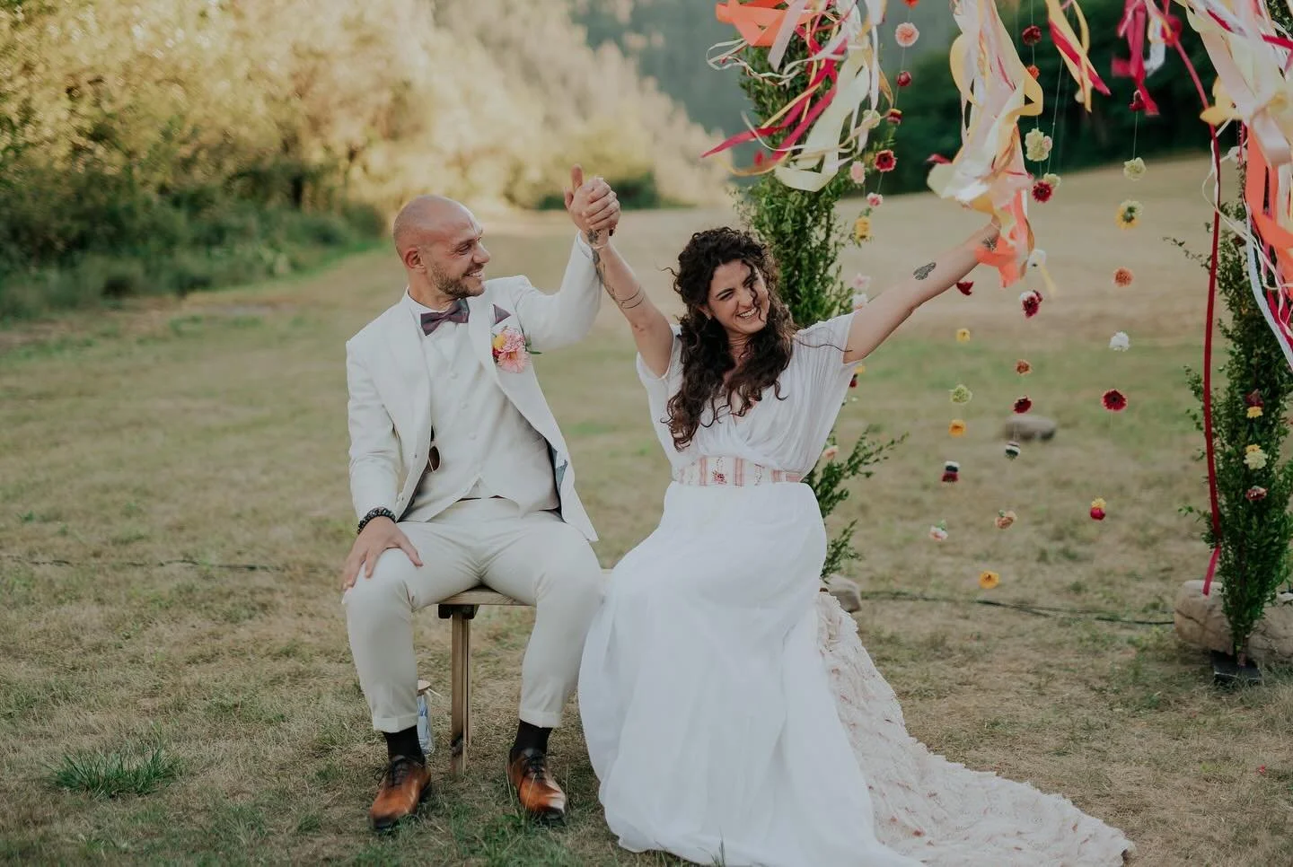 Alison &amp; Christophe 
13 juillet 2024
🩷💛

Wedding planner : @paeoniamariages 
Photographe : @annesophieparentphotography 
DJ : @bigdealevents 
Lieu : @domainedessources