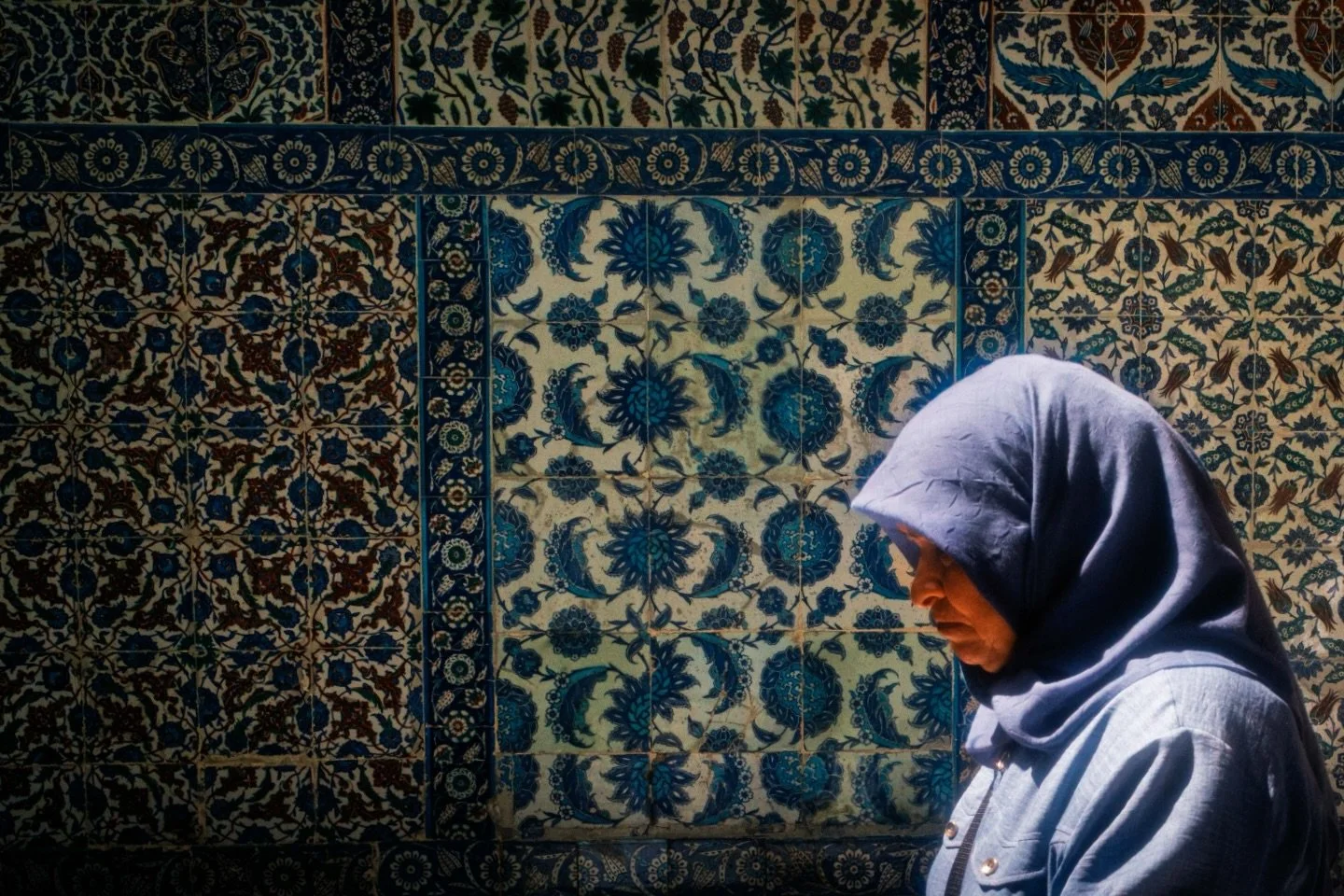 Sunday slow down&hellip; 🧘🏻&zwj;♀️
.
.
.
.
.
.
.
.
.
.
#istanbul #istanbulstreetphotography #istanbulstreets #streetphotographymagazine #streetphotography #fujilove #fujifilmstreet #pictorialist #streetlife #mystreet_women  #spicollective  #street_