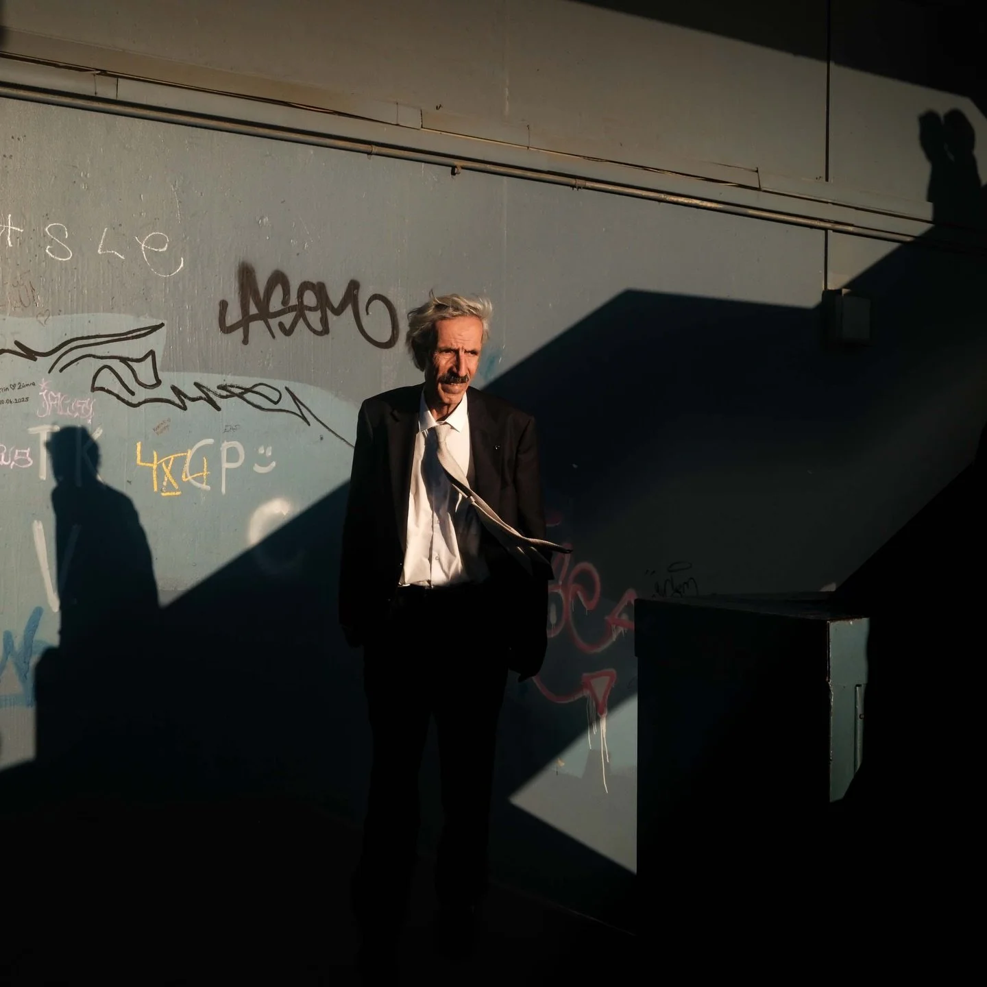 Mood. 
.
.
.
.
.
.
.
.
.
#istanbul #istanbulstreetphotography #istanbulstreets #streetphotographymagazine #streetphotography #fujilove #fujifilmstreet #pictorialist #streetlife #mystreet_women  #spicollective  #street_storytelling #unexp_collective #