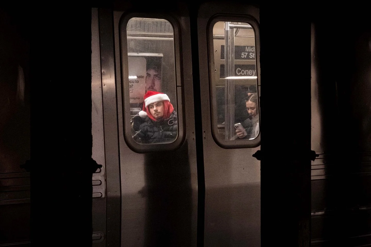 In Transit: SantaCon edition&hellip; 🎅🏻🎄
.
.
.
.
.
.
.
.
.
.
#santacon  #nyc #iloveny #newyorkstreet #newyorkcity #streetphotographymagazine #streetphotography #fujilove #fujifilmstreet #pictorialist #streetlife #mystreet_women  #spicollective  #s