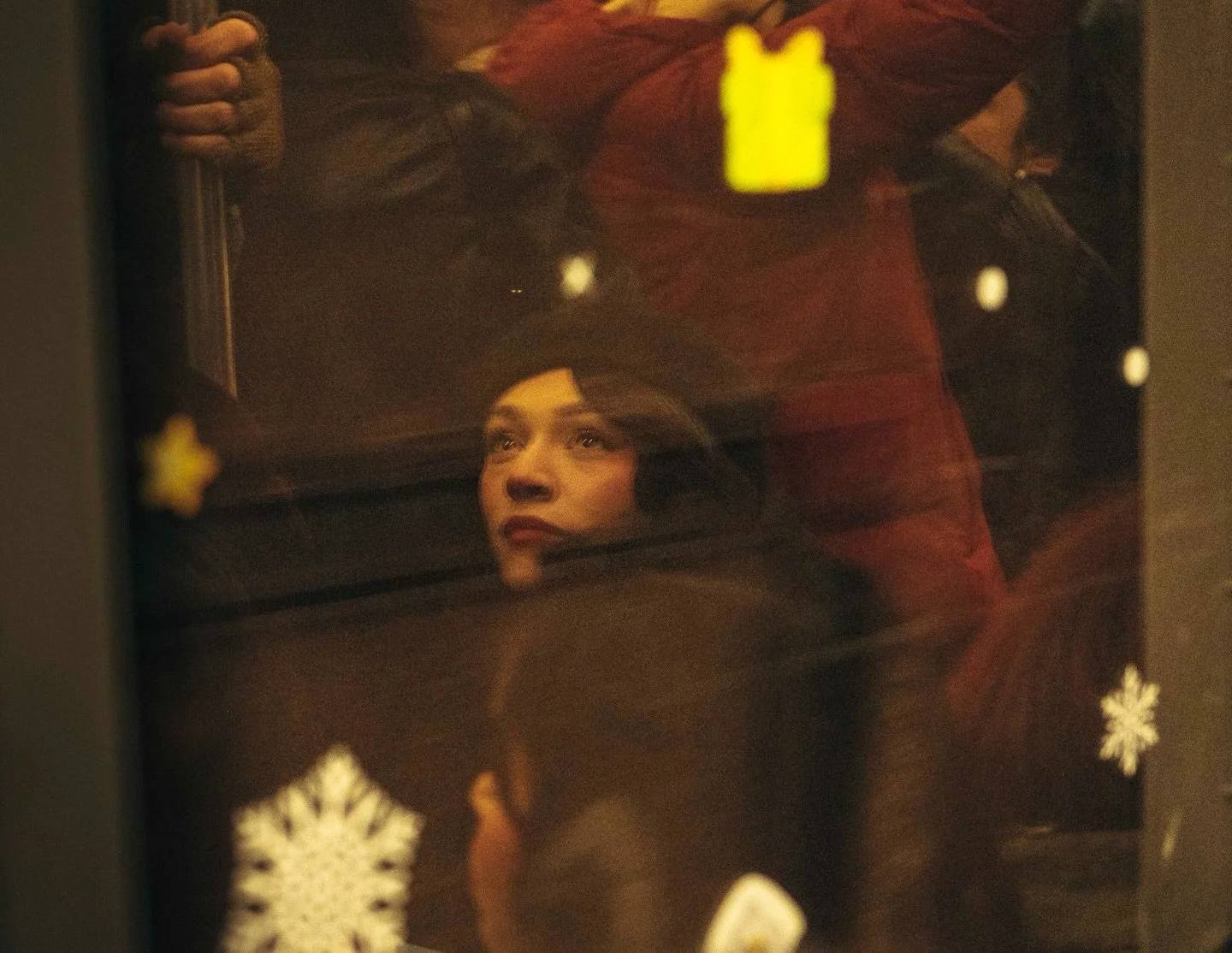 Holiday nostalgia, between stops. 🚂🎄💫
.
.
.
.
.
.
.
.
.
.
.
#holidaytrain #nyc #iloveny #newyorkstreet #newyorkcity #streetphotographymagazine #streetphotography #fujilove #fujifilmstreet #pictorialist #streetlife #mystreet_women  #spicollective  