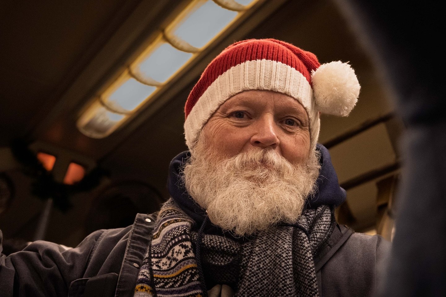 A very New York Christmas. 🎅🎄
.
.
.
.
.
.
.
.
.
.
#holidaytrain #nyc #iloveny #newyorkstreet #street_storytelling