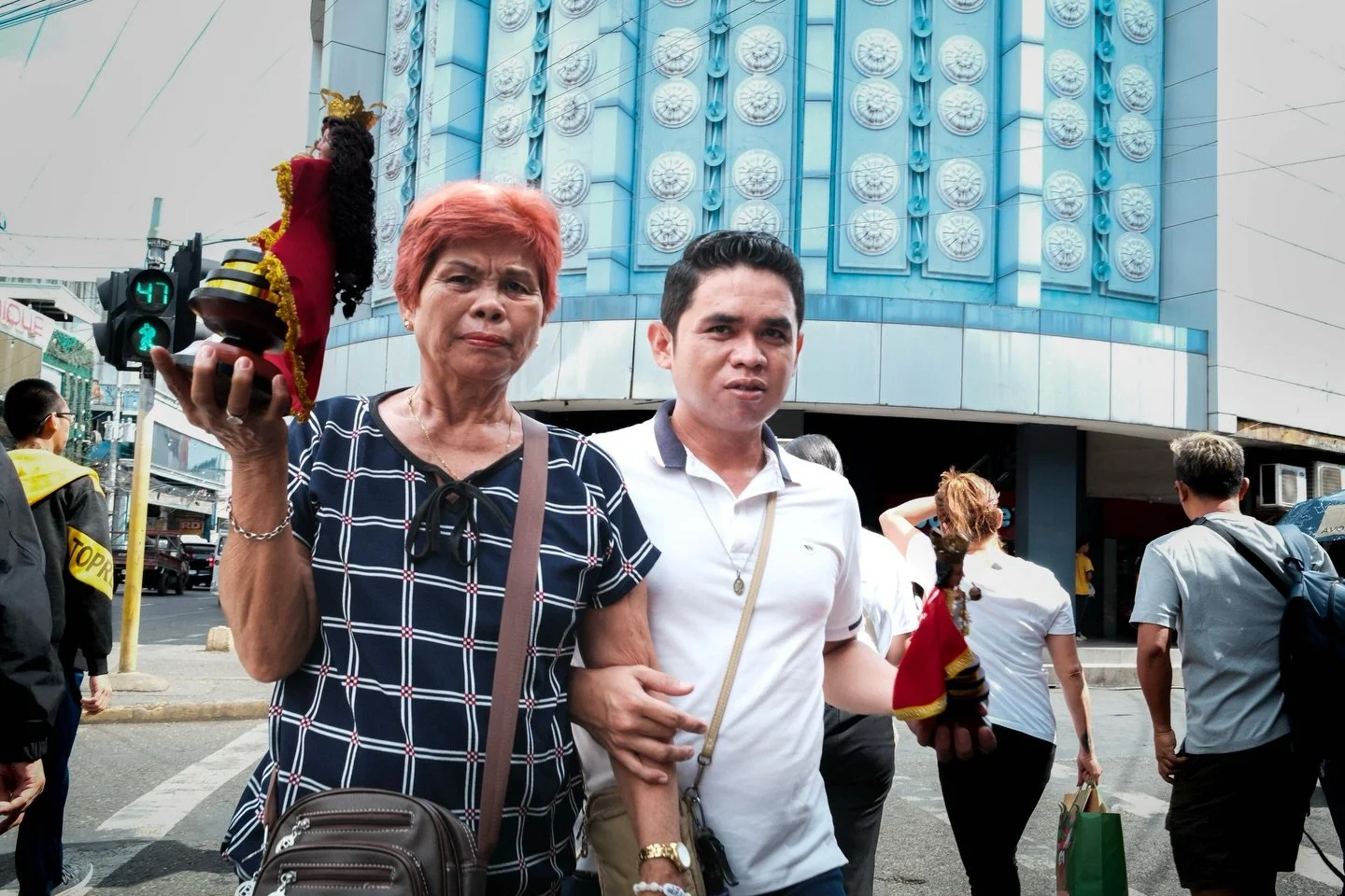 Sinulog is a festival in Cebu honoring the Se&ntilde;or Santo Ni&ntilde;o. 

But before the dancing, before the drums and the big Sinulog weekend that culminates in one of the biggest Mardi Gras in the country, there&rsquo;s this.

Sto. Ni&ntilde;o i