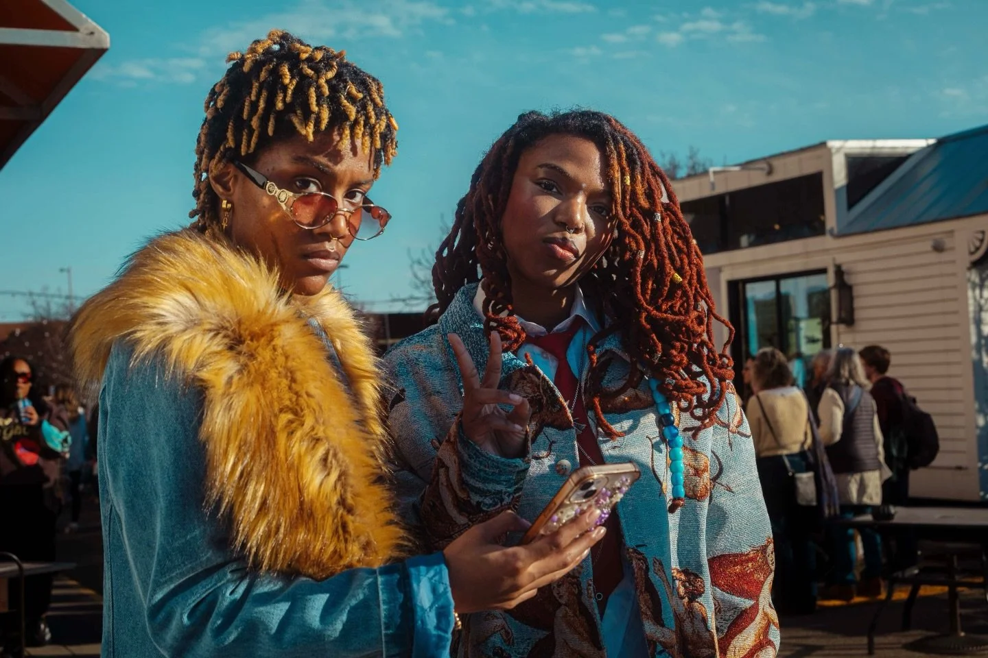 Too lit to quit&hellip; ✌️
.
.
.
.
.
#igdc #streetmedc #unionmarketdc #dcstreets #streetphotography_color