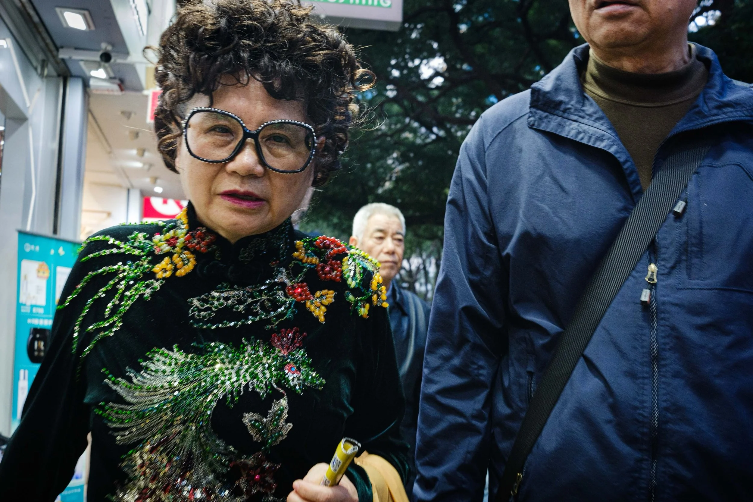 Street scenes from Hongkong 📸
.
.
.
.
.
.
.
.
#streetphotographyasia #hkstreetphotography #unexp_collective #womeninstreet #hongkong