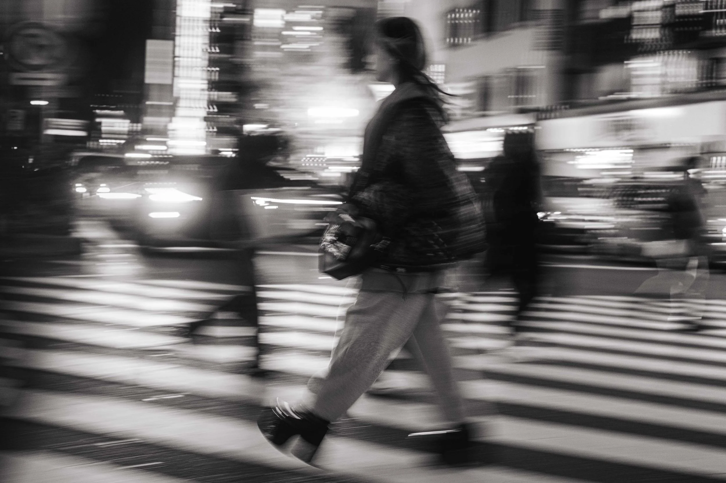 Lost in translation&hellip; 📸💨
.
.
.
.
.
.
.
.
.
.
#tokyocameraclub #tokyostreetphotography #womeninstreet #streetphotography_bw #unexp_collective
