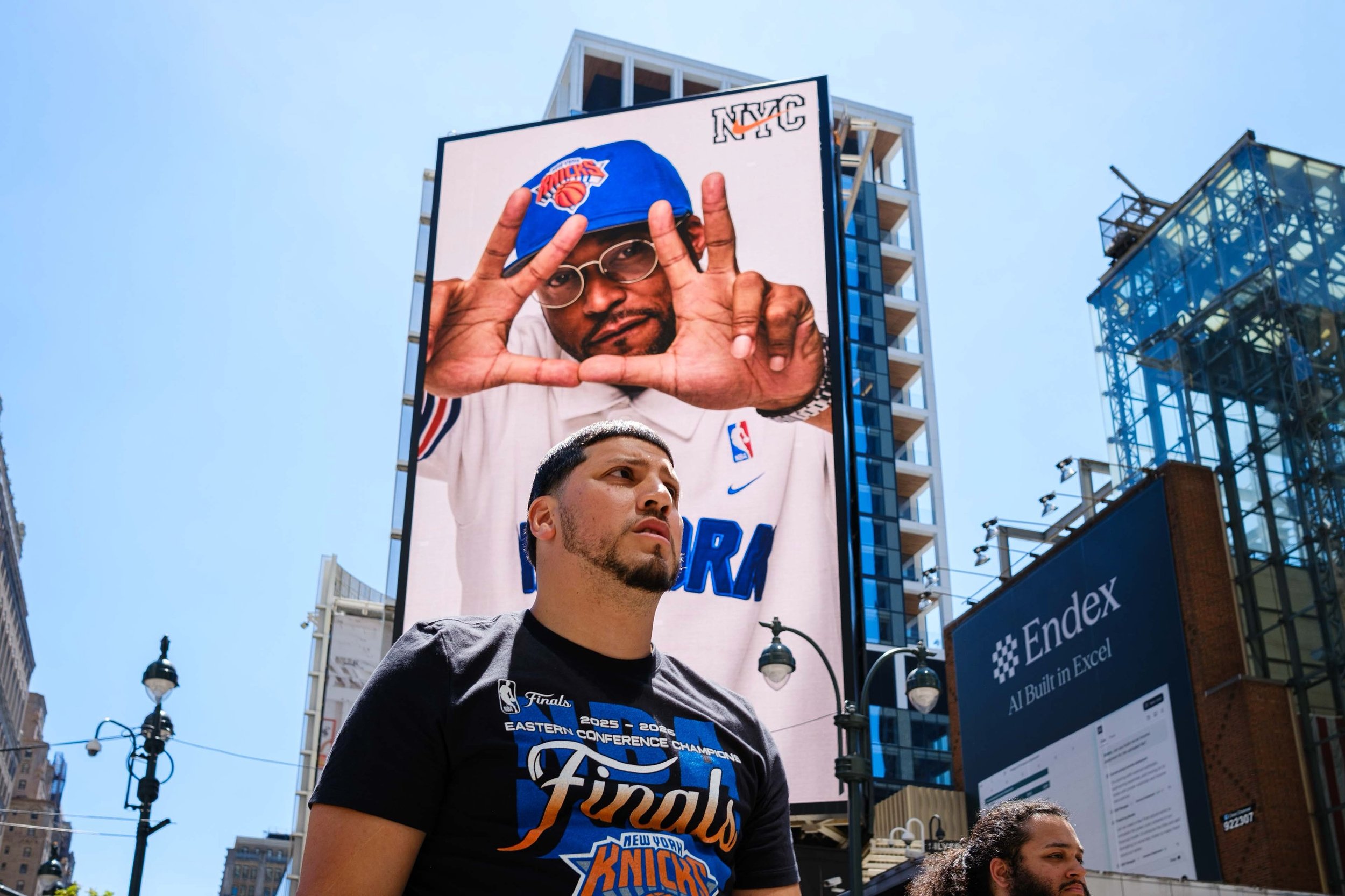 New Yorkers screamed &ldquo;Knicks in 4.&rdquo; But the Spurs said: &ldquo;nope, don&rsquo;t think so.&rdquo;
That&rsquo;s New York for you though&mdash;-the city teaches you to dream bigger. ✨💙🧡
.
.
.
.
.
.
.
.
.
.
#ilovenyc #knicks #nycstreetphot