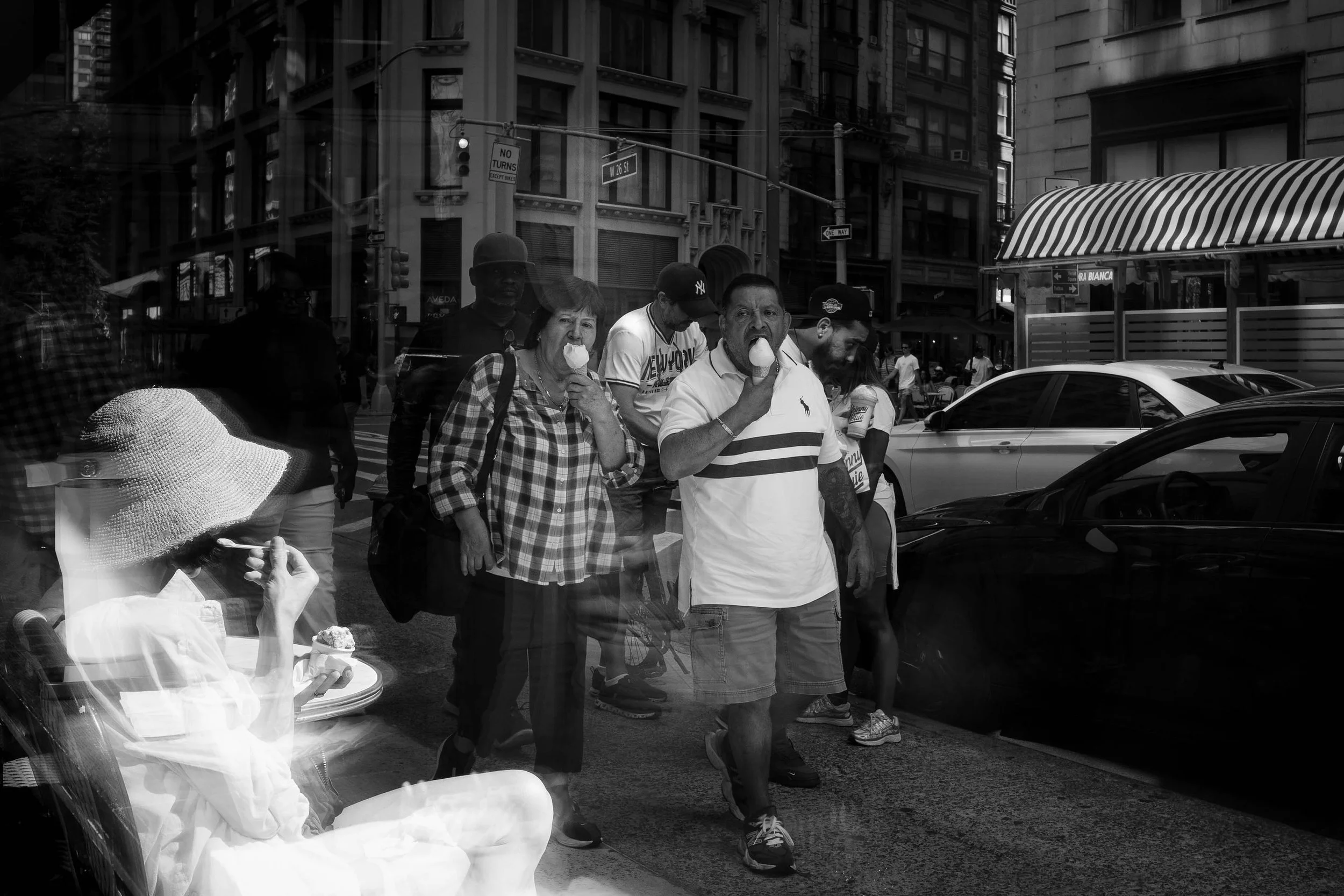Defrosting. 🌞
📸 1st spin with my Ricoh GR IV Mono 🖤🤍
.
.
.
.
.
.
.
.
#summervibes #womeninstreet #unexp_collective #streetphotography_bw #ricoh