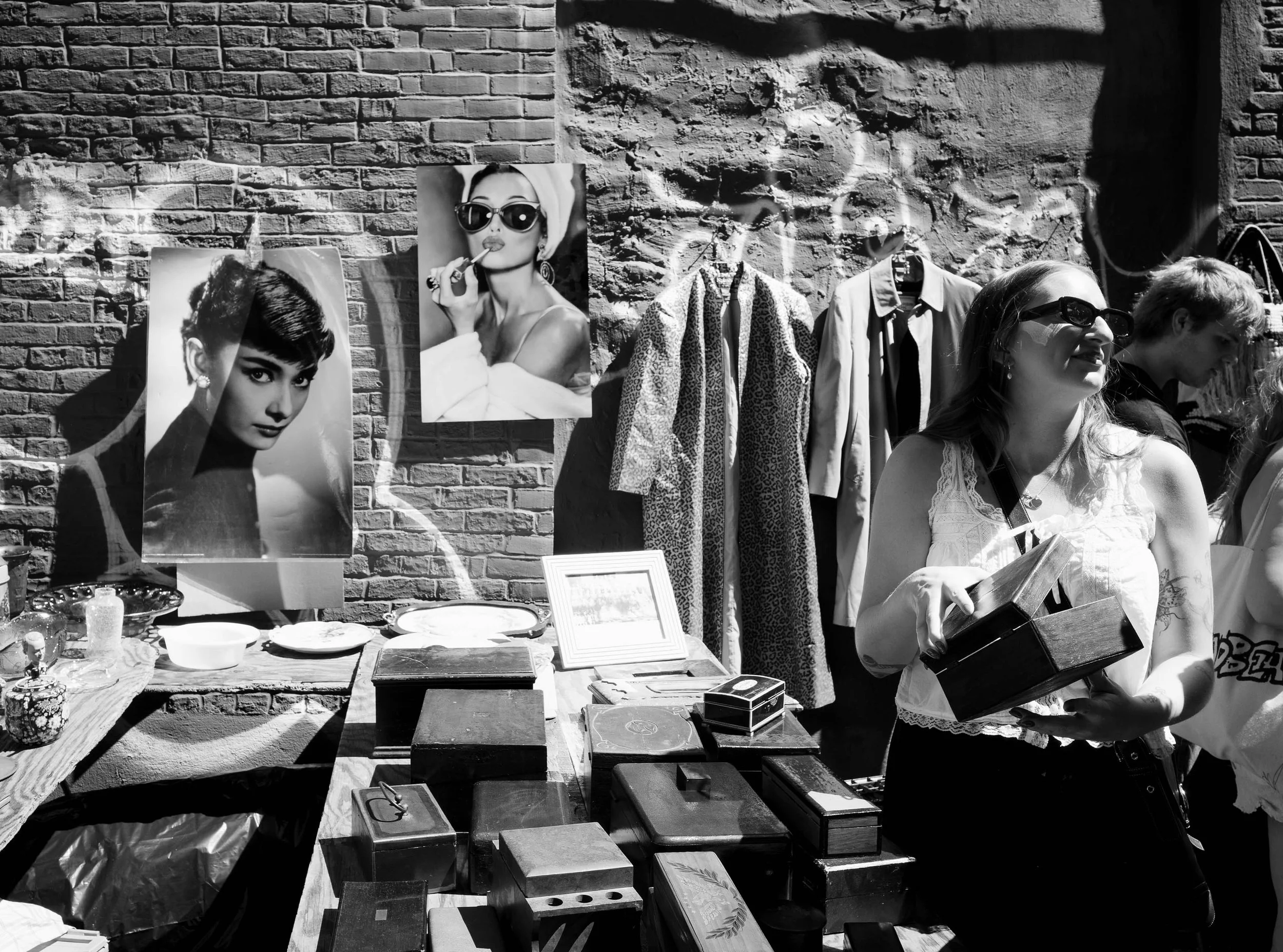 Spotted 👀
.
.
.
.
.
.
#bnw_demand #womeninstreet #street_photography #ricohgriv #streetstorytelling