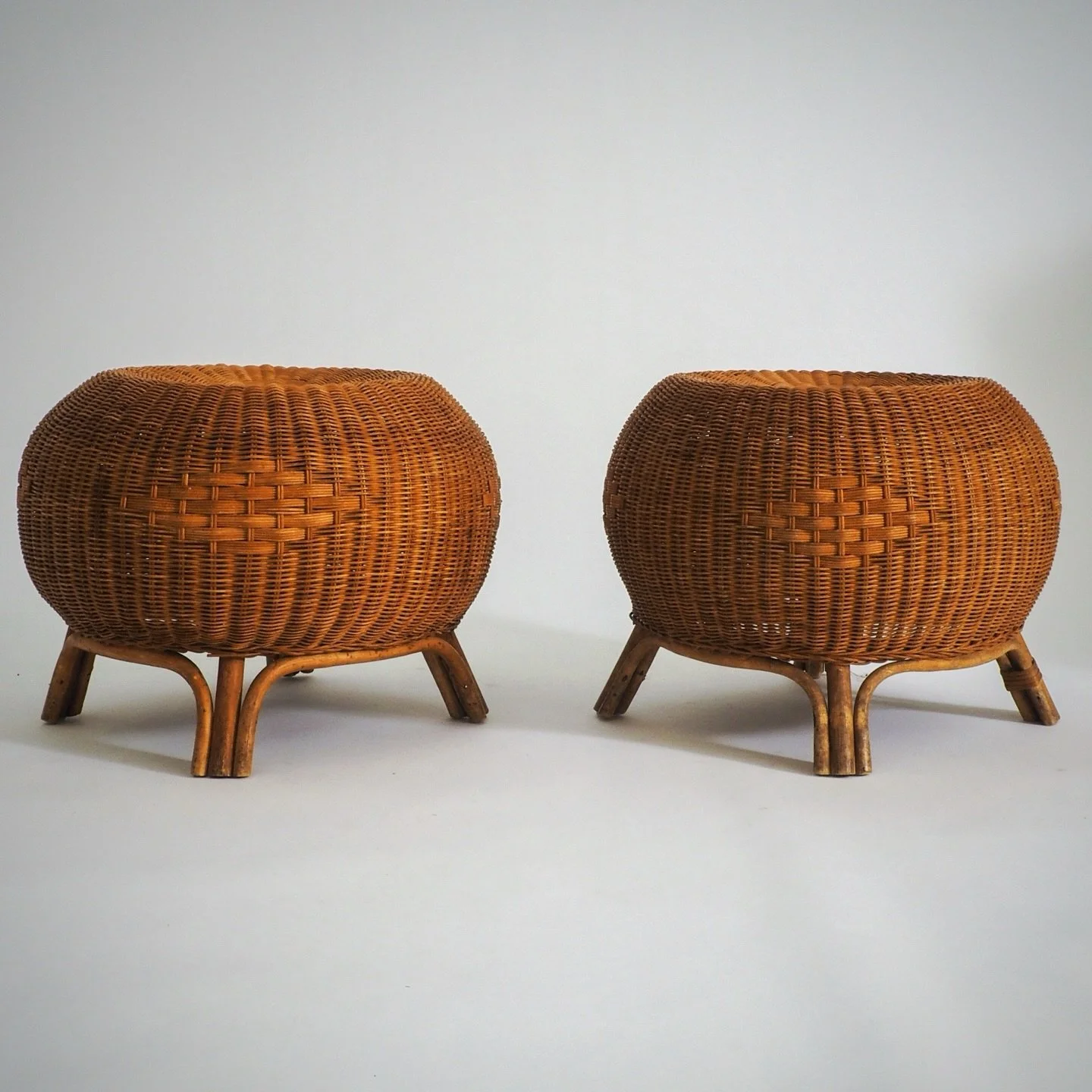SOLD but too good not to share 

Set of 2 Vintage Rattan poufs

This exquisite wicker pouf, doubling as a side table, adds a touch of Bohemian style to any living space. Its natural brown hue and intricate weaving are both visually appealing.