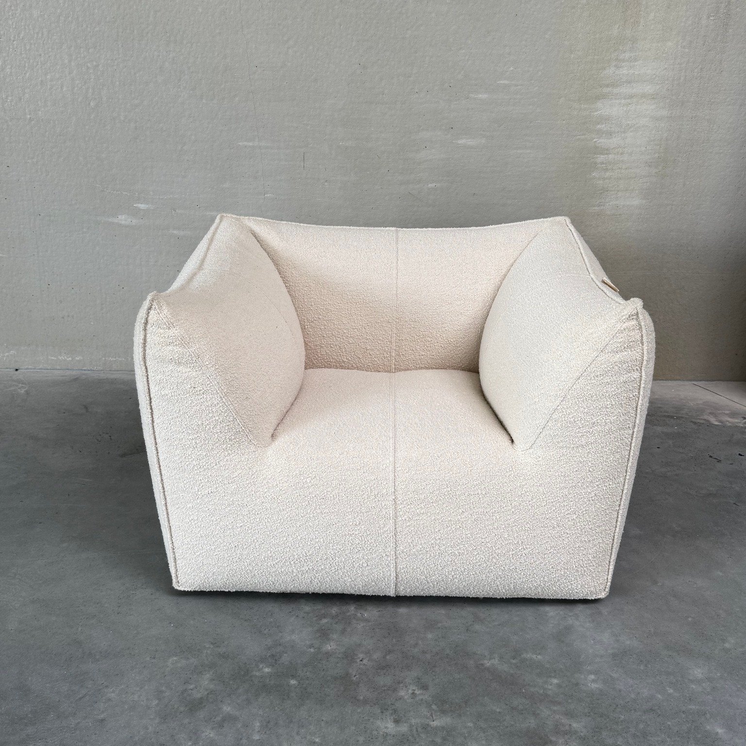 SOLD

Le Bambole armchair by Mario Bellini for B&amp;B Italia.

The Bambola armchair is part of Le Bambole series designed in 1972 and awarded with the Compasso d&rsquo;Oro in 1979. 
What makes them special is the zero visible structure, it's designe