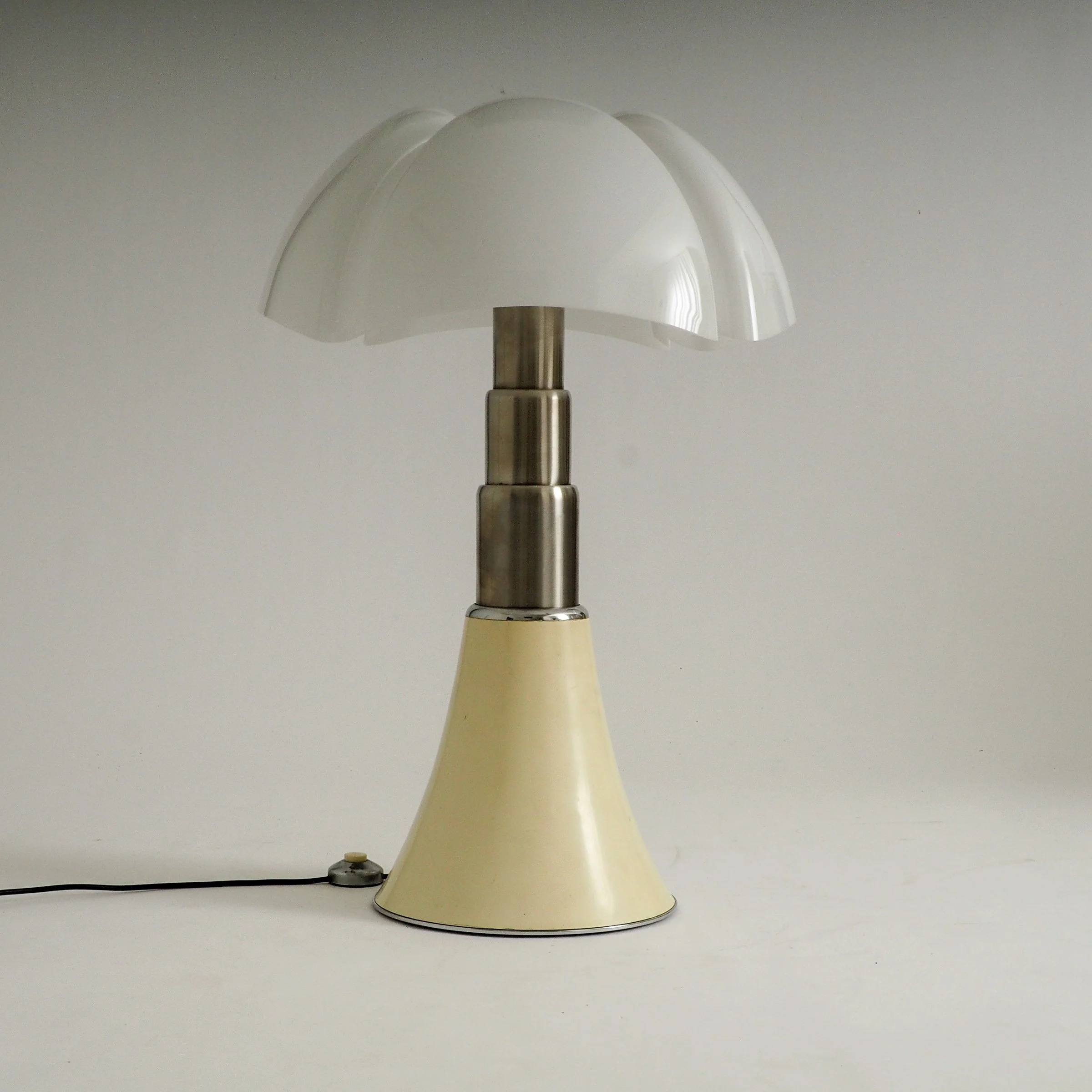 Large Vintage Pipistrello Table Lamp by Gae Aulenti for Martinelli Luce