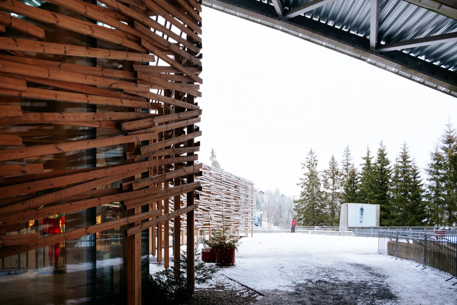 The building utilizes a low, horizontal profile to intentionally minimize its visual impact on the hillside.