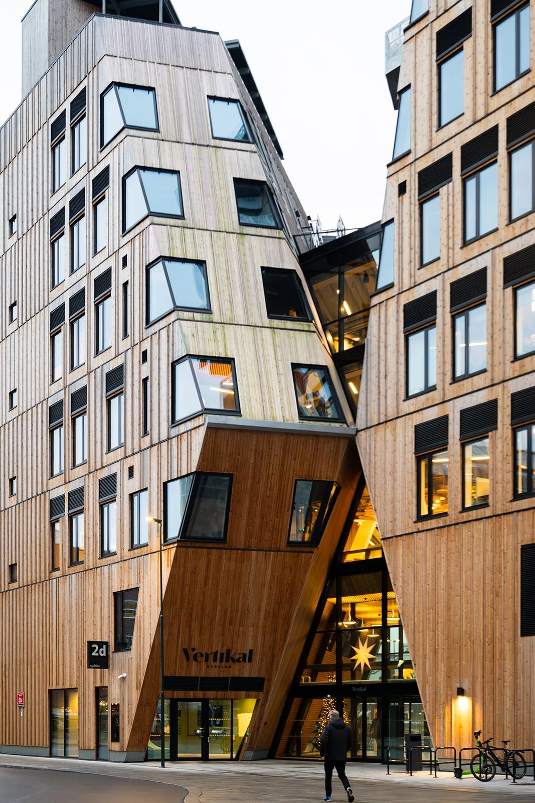 A Pioneer of Natural Ventilation Vertikal Nydalen is Norway's first high-rise mixed-use building to rely purely on natural ventilation, establishing a new benchmark for sustainable architecture. Designed by Snøhetta, the building's pressure-calibrate