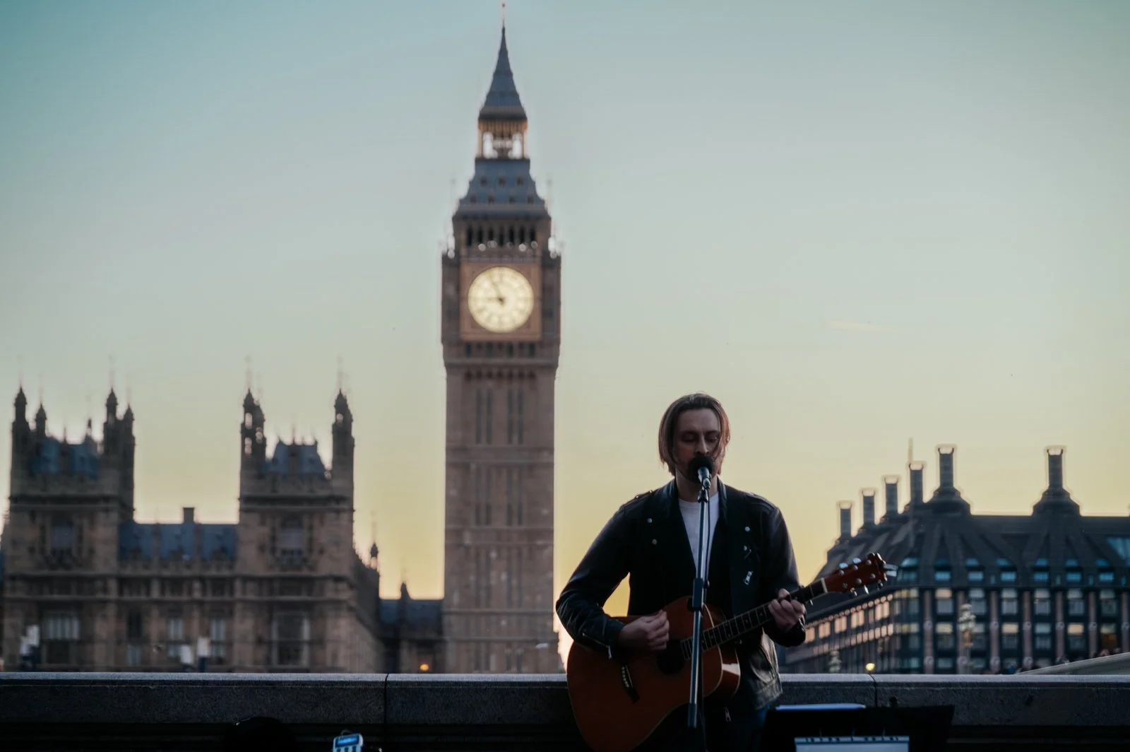 An Emblematic London scene at Twilight captures the towering presence of Big Ben. The street musician’s powerful silhouette dominates the foreground, juxtaposing human energy against the monumental architecture.
