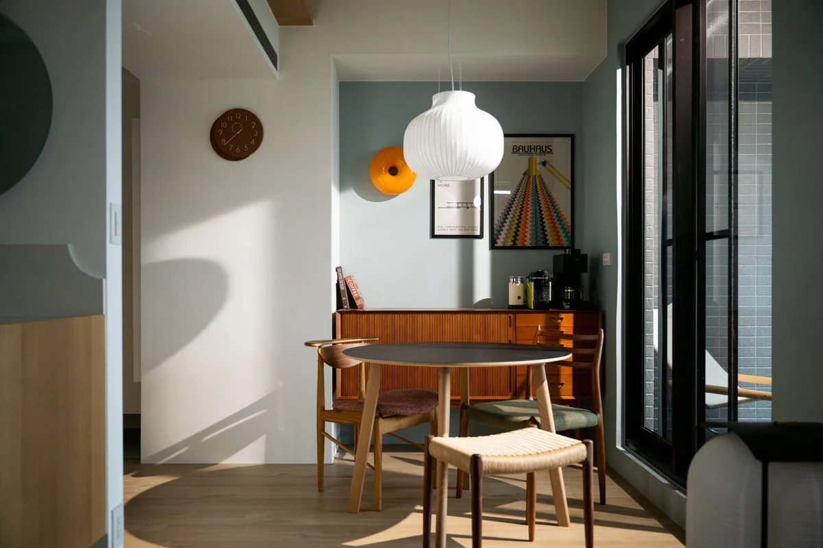 台北萬華住家，整體空間在簡潔與個性之間取得平衡。