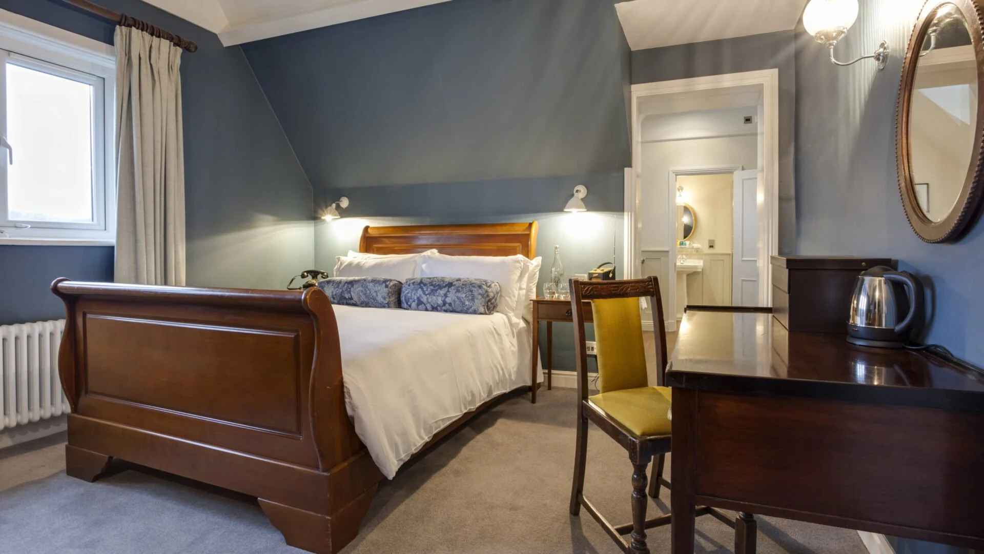 grand-deluxe-room 2.jpg