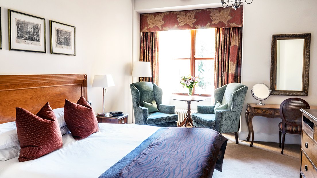 Superior-Bedroom-with-Feature-New.jpg