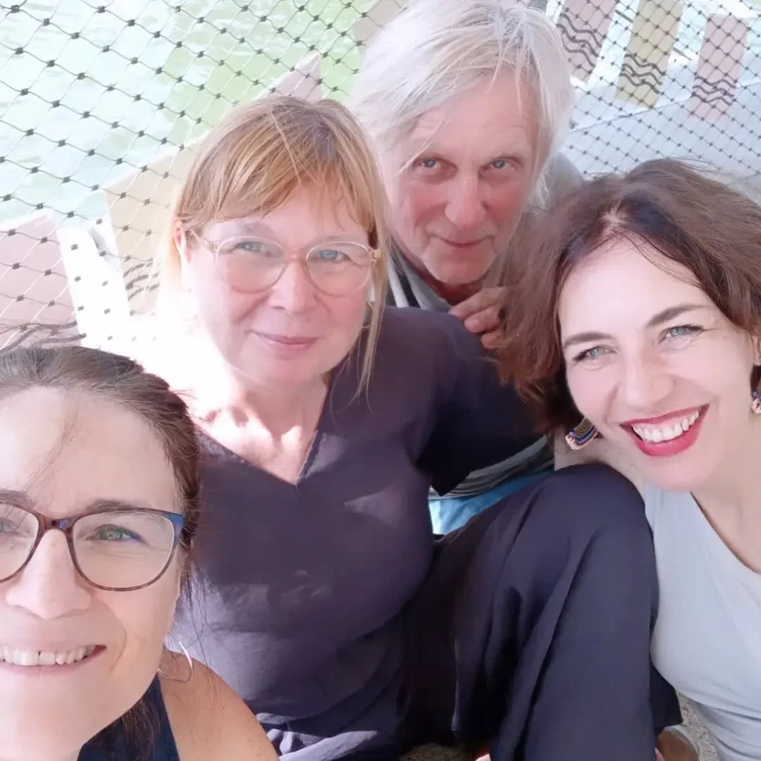 Juli, Juli,  alles Durcheinander.

1. Friends. K&ouml;ln am Tanzbrunnen. Zum Gl&uuml;ck Spr&uuml;hflaschen und F&auml;cher permanent griffbereit gehabt.

2. Ergriffen, weil die Songs so gut sind und Kevin Morby auf eine n&uuml;chterne Art begeistert 