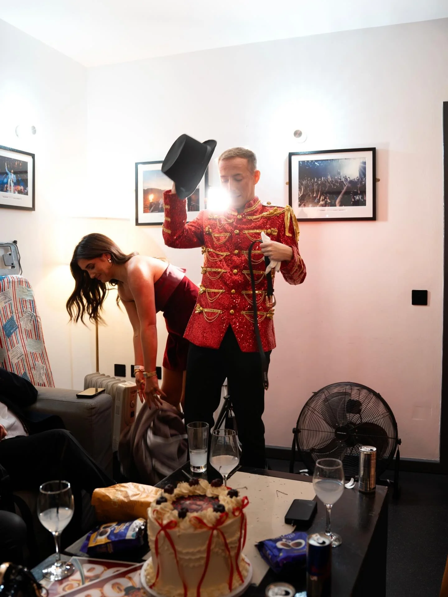 Unbelievable time at the @popmycherrypodcast live sold out shows❤️🍒

Great fun taking the backstage photos 📸 candid paparazzi style 

@gerrylavz_ absolutely smashed it, incredible production 🪩