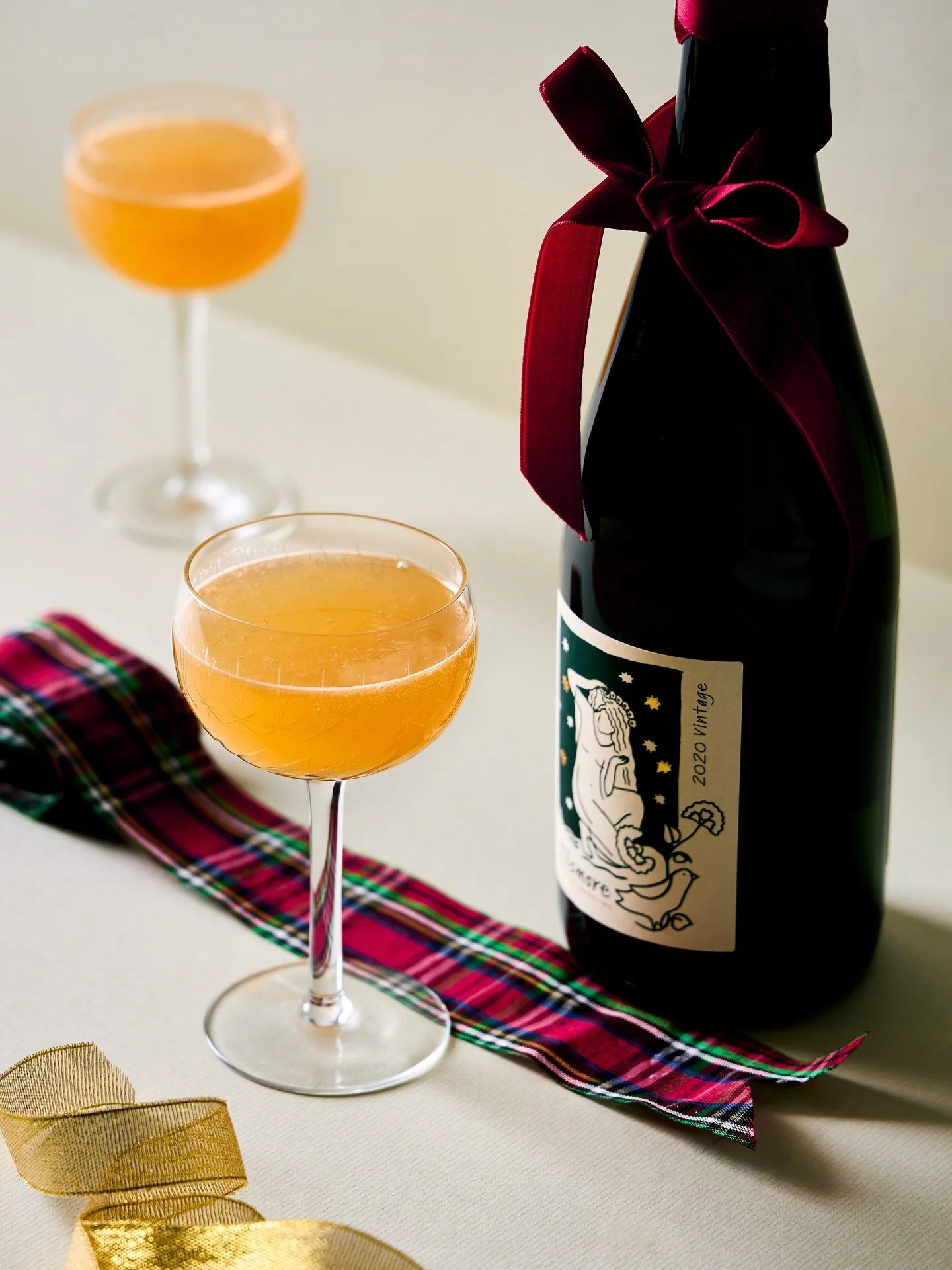 Christmas morning clementine fizz recipe: find it on our journal, through the link in our bio.