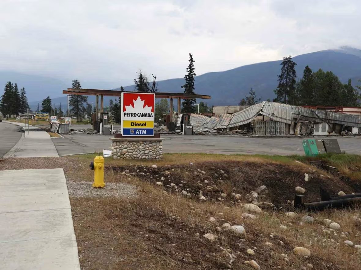 Connaught Drive, Petro Canada