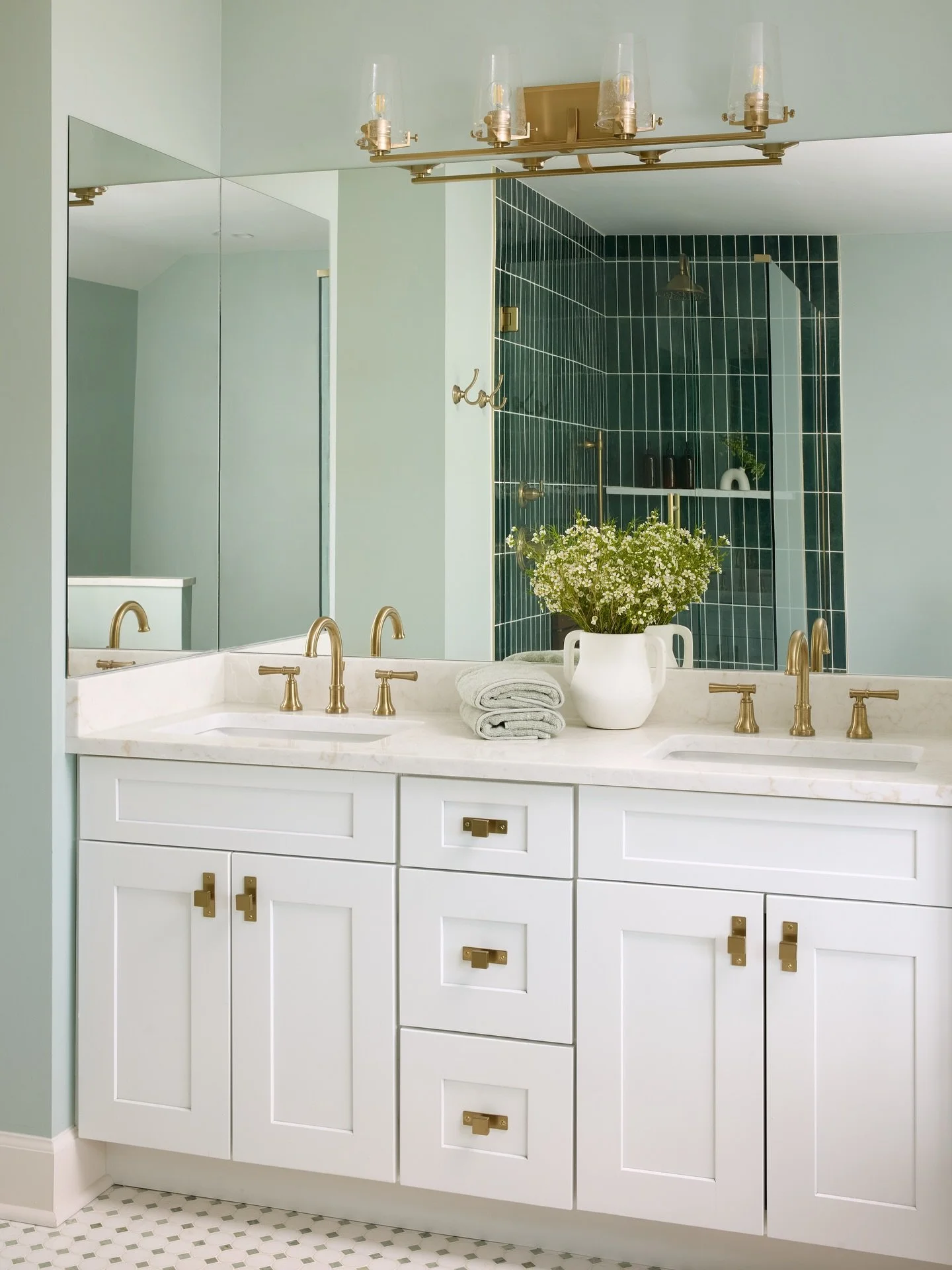 We don&rsquo;t just stick to the &ldquo;rule of three&rdquo; when styling. That would just be boring. Three mirrors for this fab client who wanted to be able to peep her smokin&rsquo; hair do from all sides.

There&rsquo;s something about a renovatio