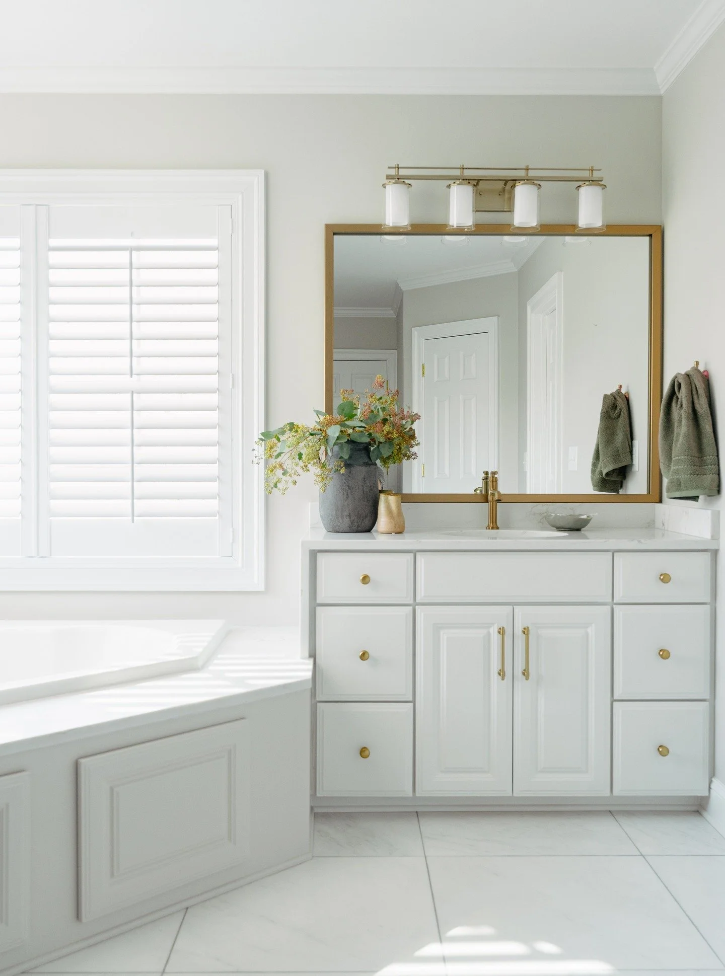 Primary bath glow up -- loading 💖

Let's give an audible exhale for the removal of the bulky (and awkward) tile knee wall. Just ... why even put it there initially? Regardless, we opted to give her the boot (bye, girl!) and tidy up the space with a 