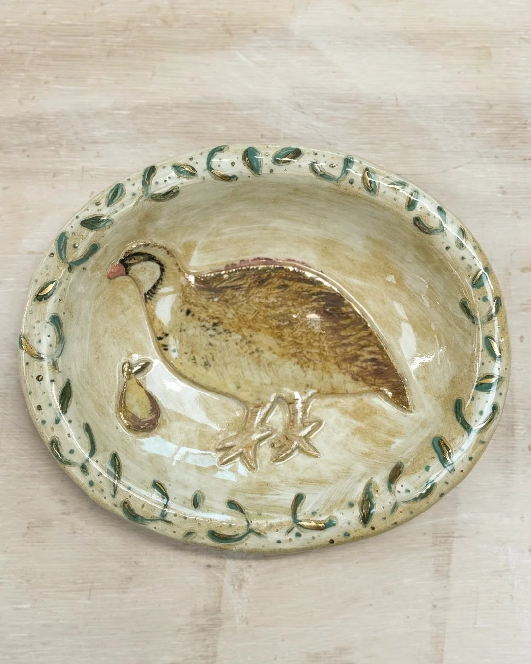 The perfect sparkle to add to your festive makes and gifts! ✨

Gold Lustre always steals the show this time of year. It&rsquo;s brushed on after your glaze has been fired, then given one last low-temp firing to lock in that molten-gold glow.⁠

Swipe 