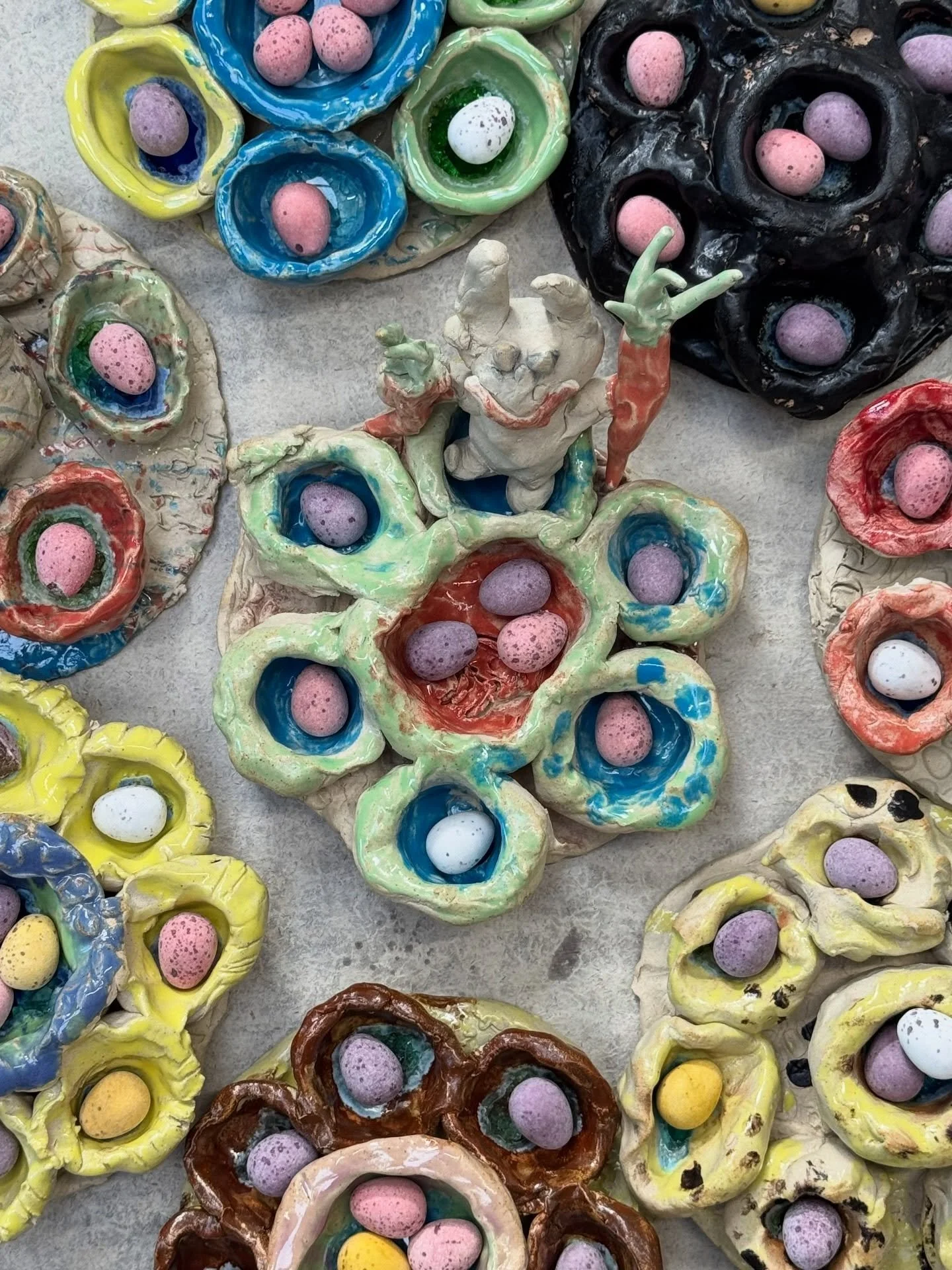 Little hands, big Easter creativity 🐣✨

The kids have been decorating their baskets just the way they like them all ready to be filled with mini chocolate eggs 🍫

Amazing work! ✨

Happy Easter! 💛

#potterylife #pottery #kidsworkshop #clay #pottery