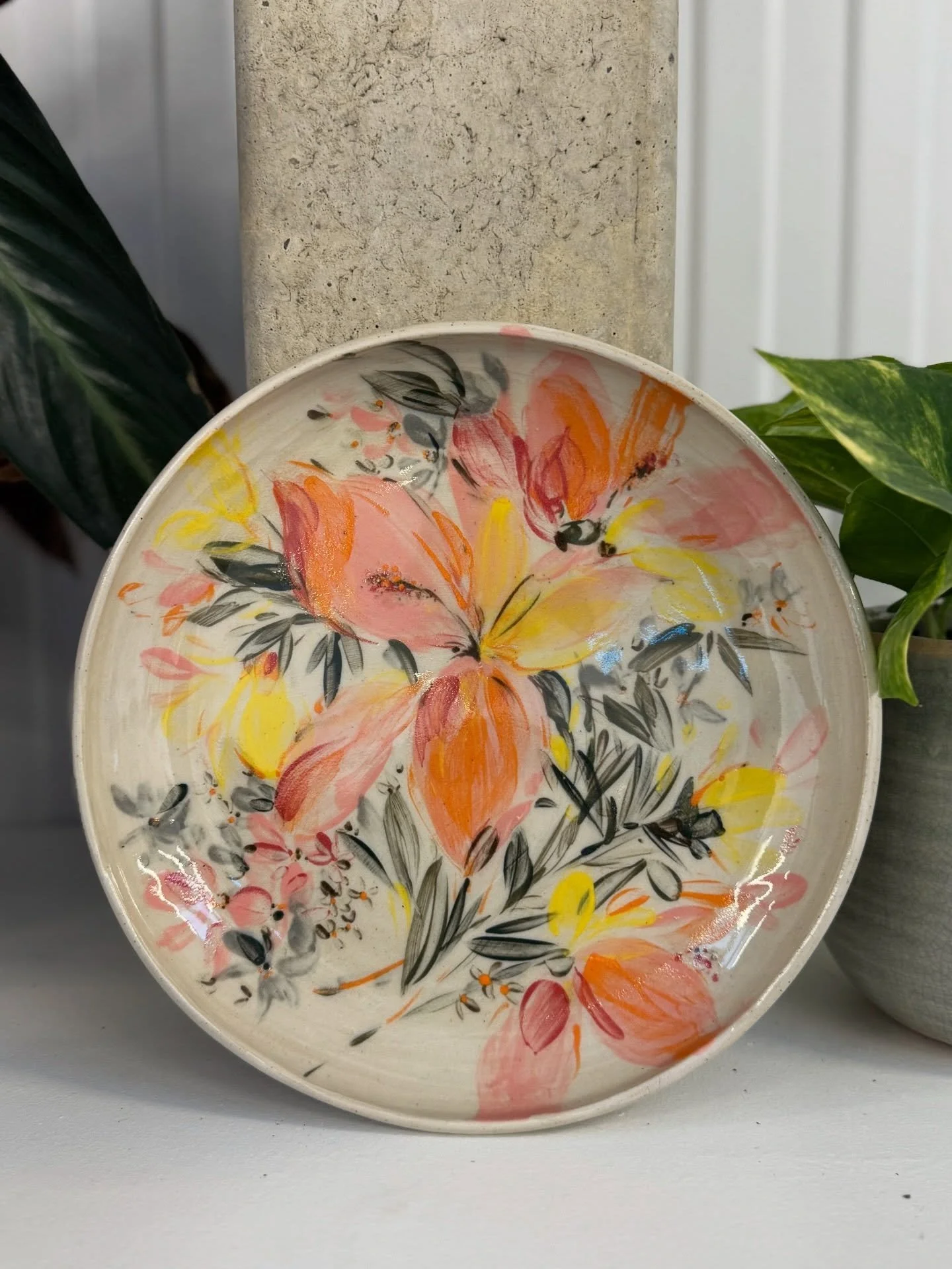 Florals, but make it timeless 🌺🌼🌸

Do you prefer bold colours or soft neutrals in your home?

#potterylife #pottery #clay #potterystudio #creative