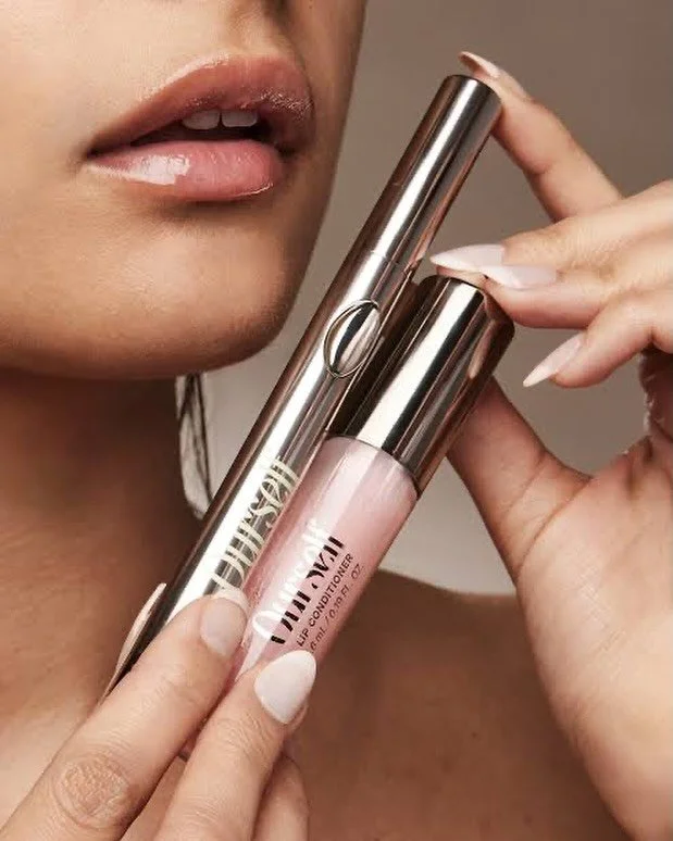 THE LIP PLUMPING AND ENHANCING REGIMEN FROM OURSELF 👄

The perfect pair: Replenishing Lip Filler to build volume and shine and Lip Conditioner to moisturize and nourish lips.