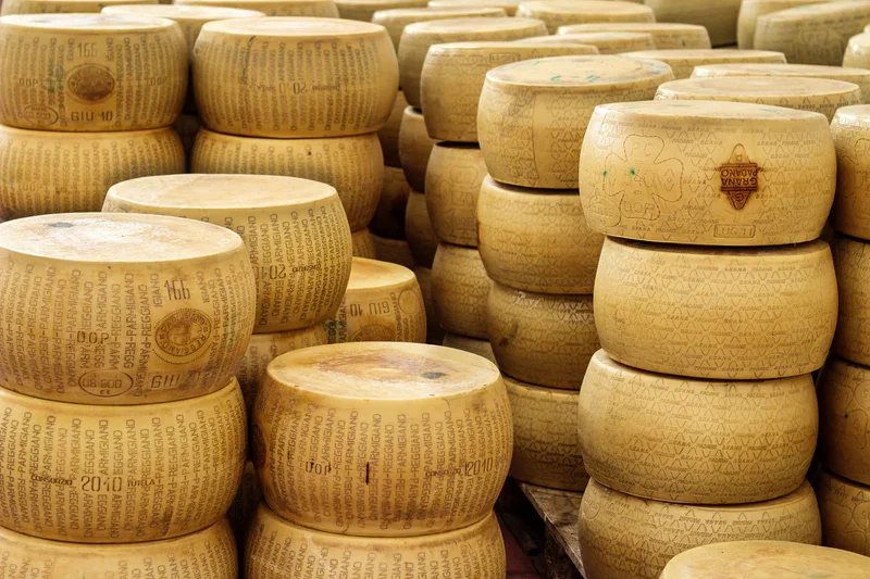 Grana Padano vs Parmigiano Reggiano: diferencias clave y por qué importan en la cocina italiana